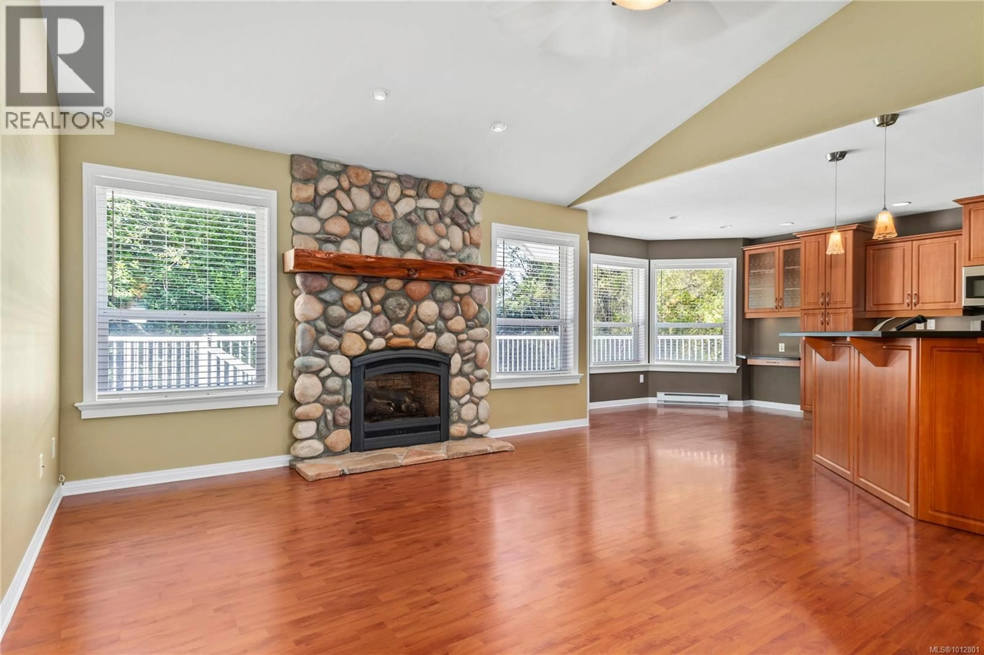 Living room with furniture, unknown for 228 MARYLAND ROAD, Campbell River British Columbia V9W8H5