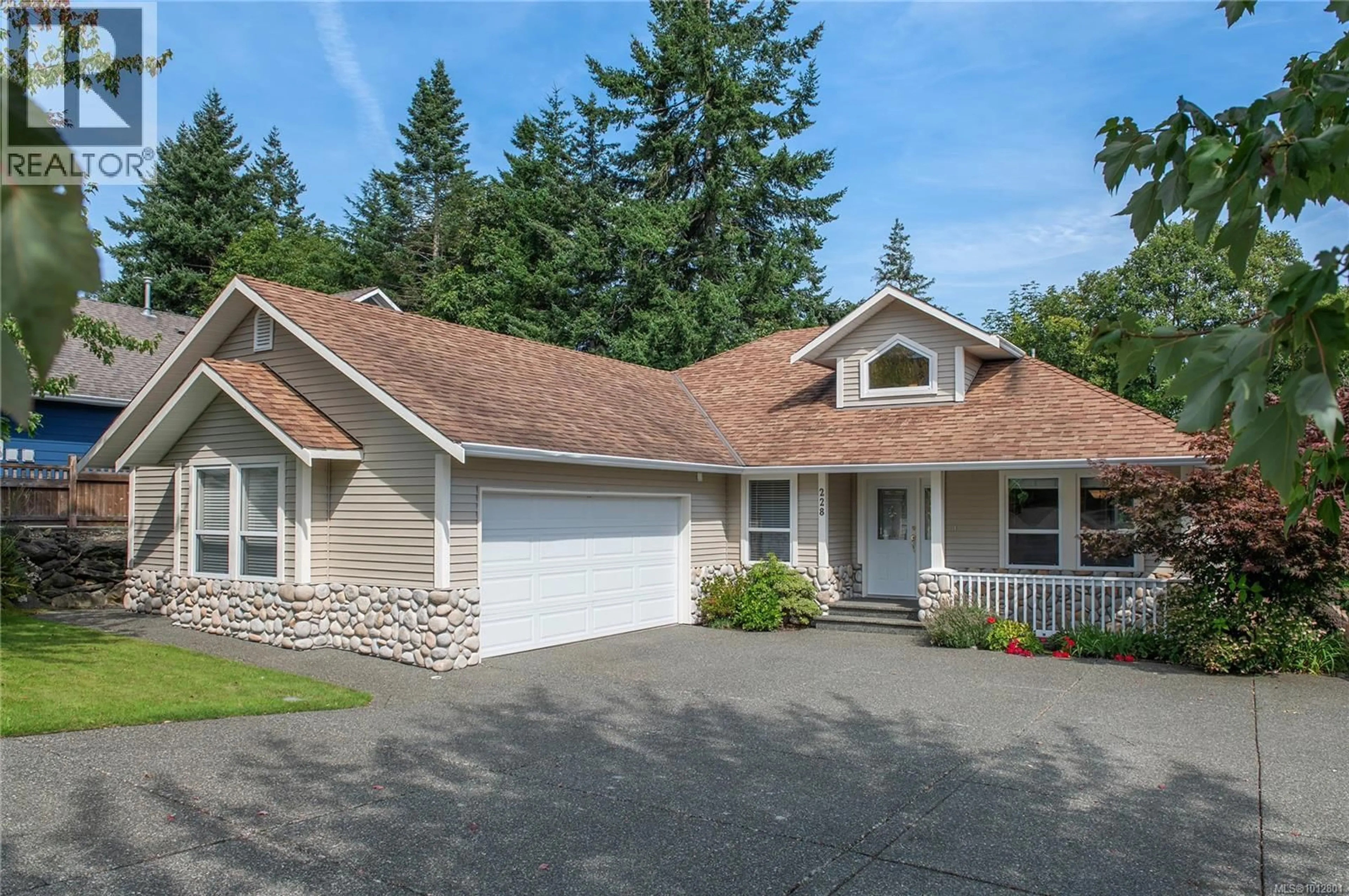 Home with vinyl exterior material, street for 228 MARYLAND ROAD, Campbell River British Columbia V9W8H5