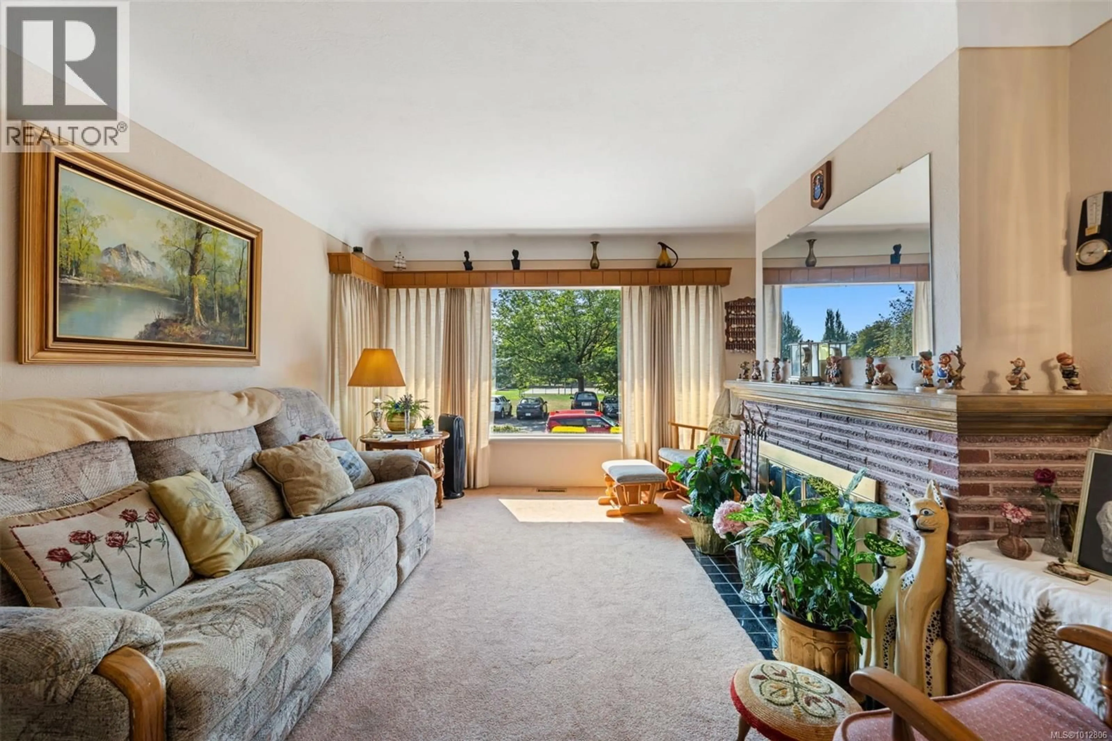 Living room with furniture, unknown for 1924 ALLENBY STREET, Saanich British Columbia V8R3B8
