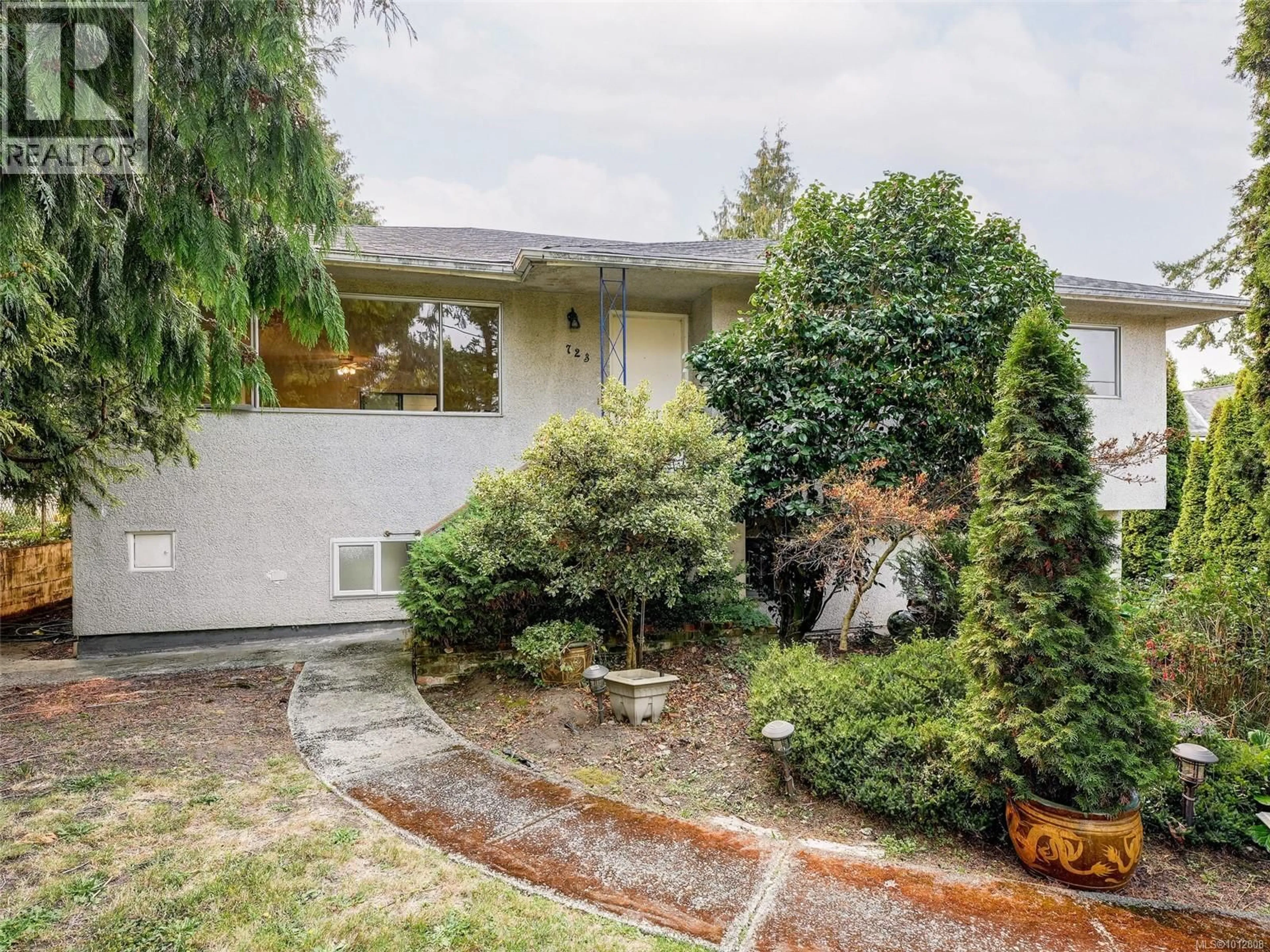 Unknown for 723 GENEVIEVE ROAD, Saanich British Columbia V8X3R5