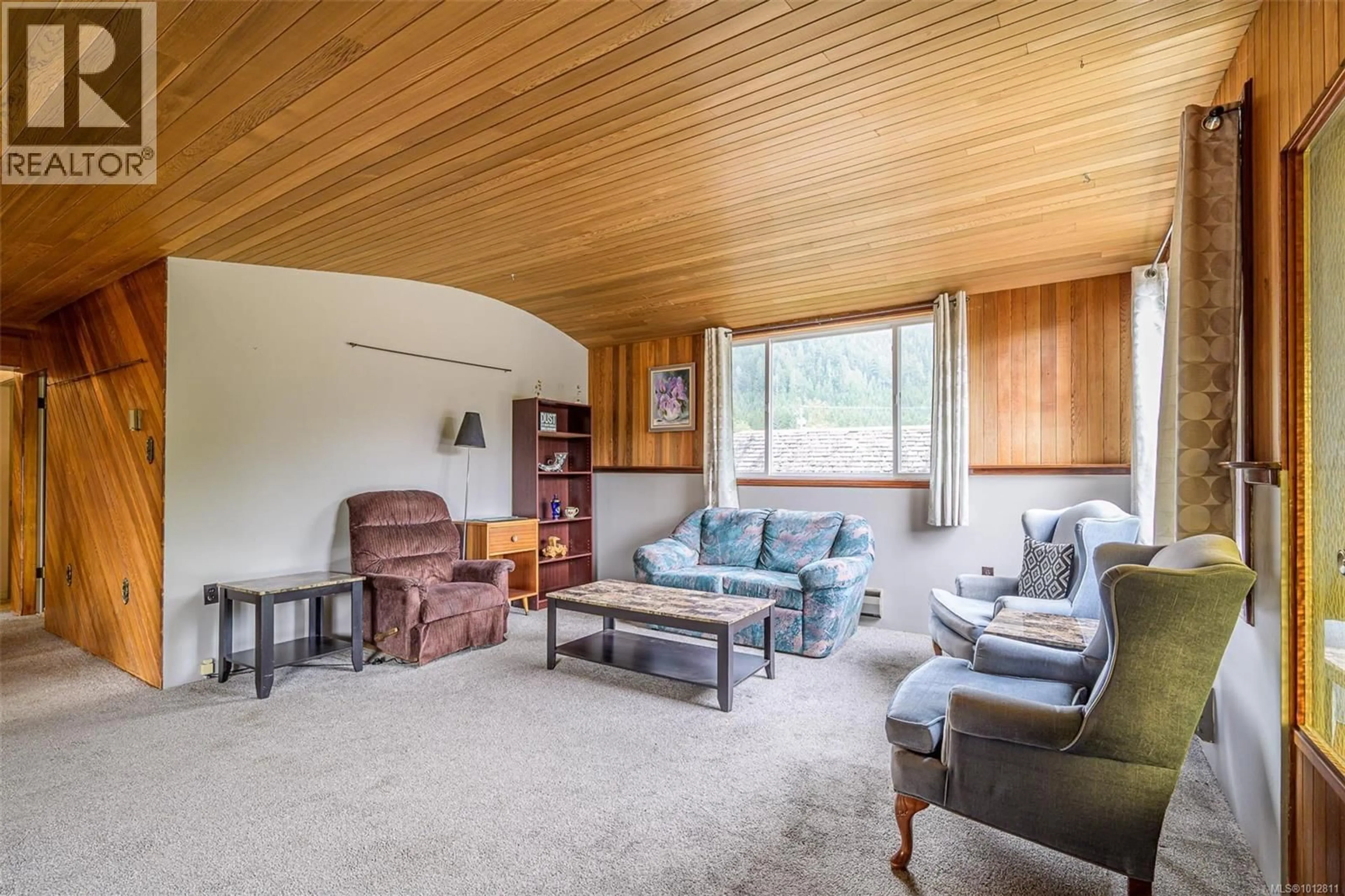 Living room with furniture, unknown for 670 KELSEY WAY, Sayward British Columbia V0P1R0