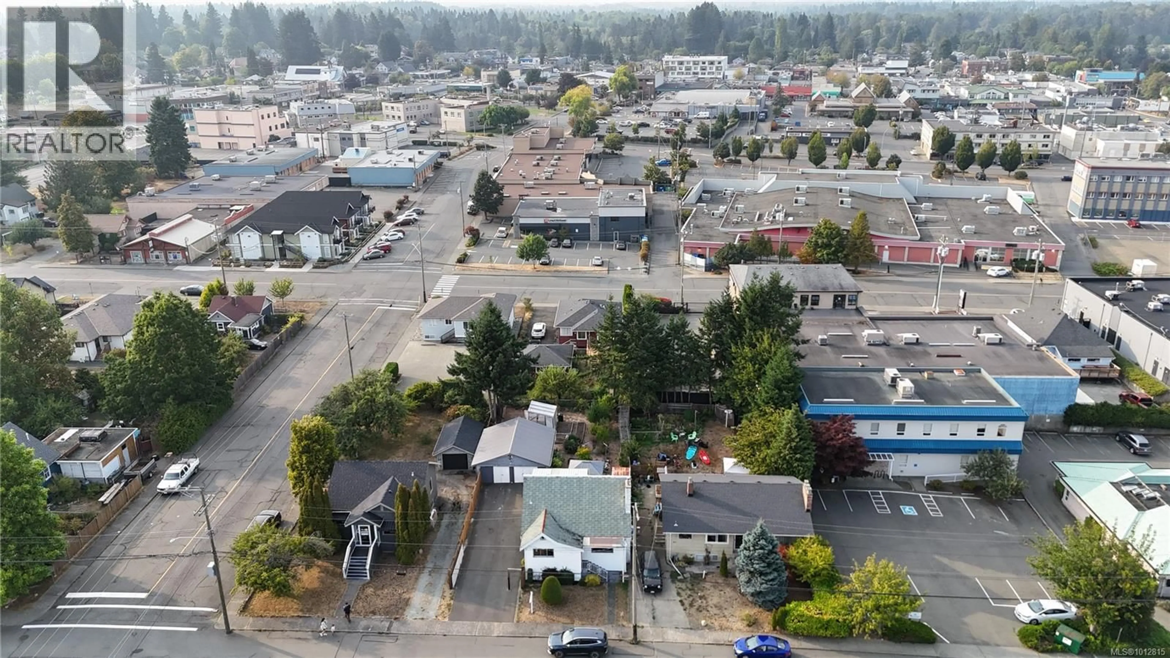 A pic from outside/outdoor area/front of a property/back of a property/a pic from drone, street for 379 11TH STREET, Courtenay British Columbia V9N1S4