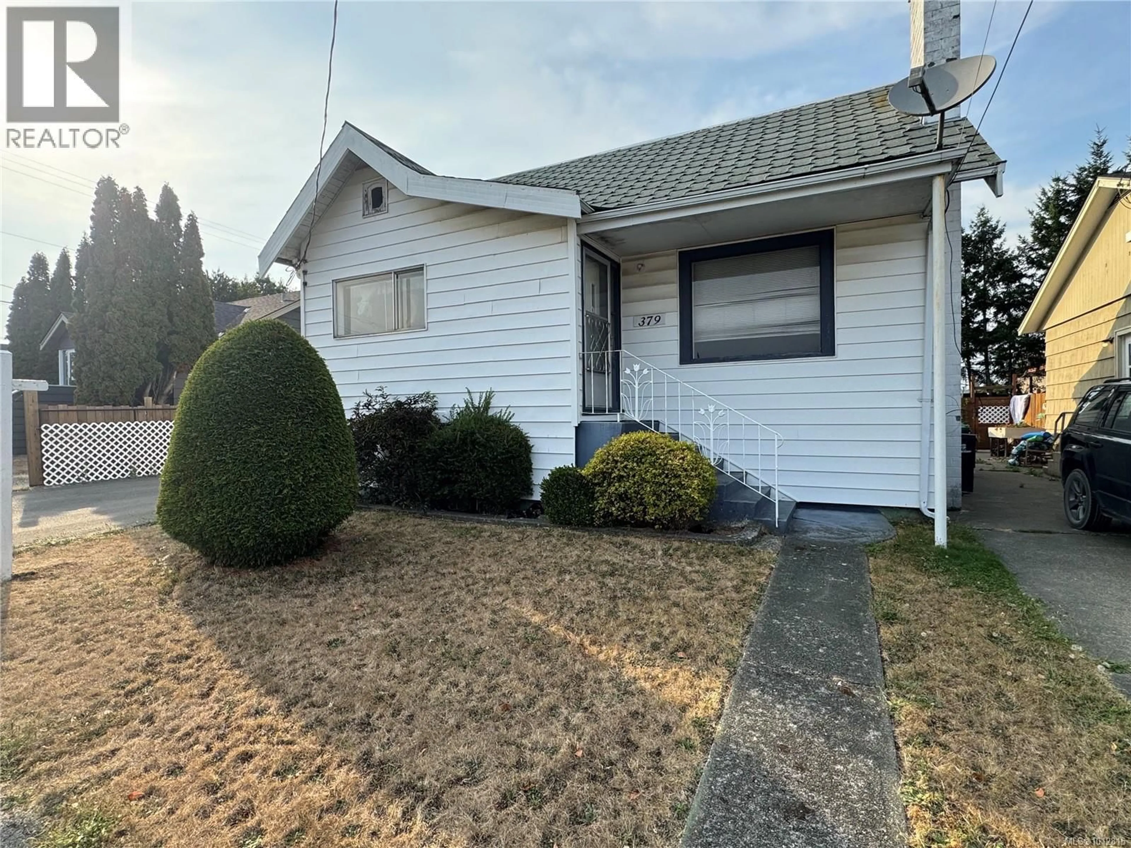 Home with vinyl exterior material, street for 379 11TH STREET, Courtenay British Columbia V9N1S4