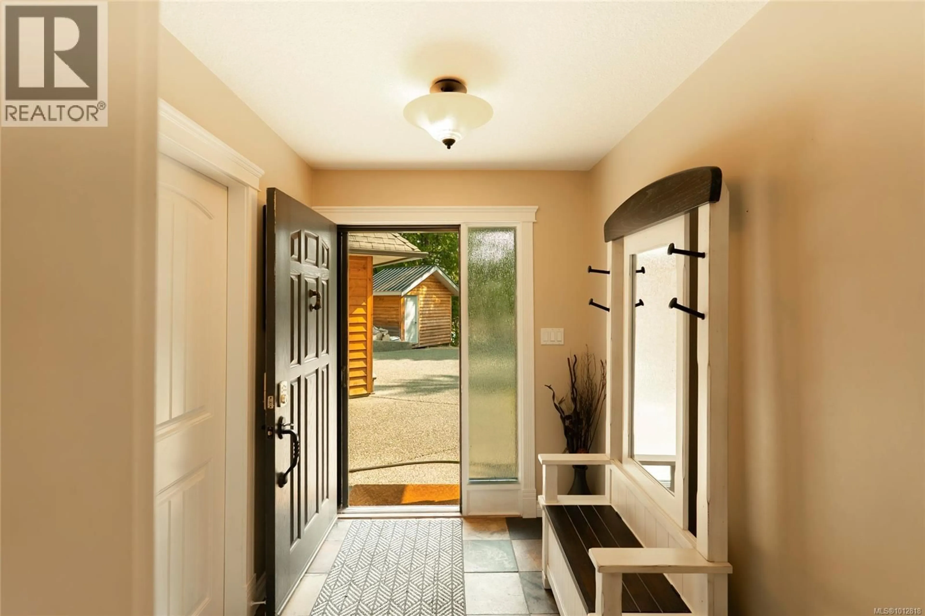 Indoor entryway for 1751 MARTINI WAY, Qualicum Beach British Columbia V9K2S3