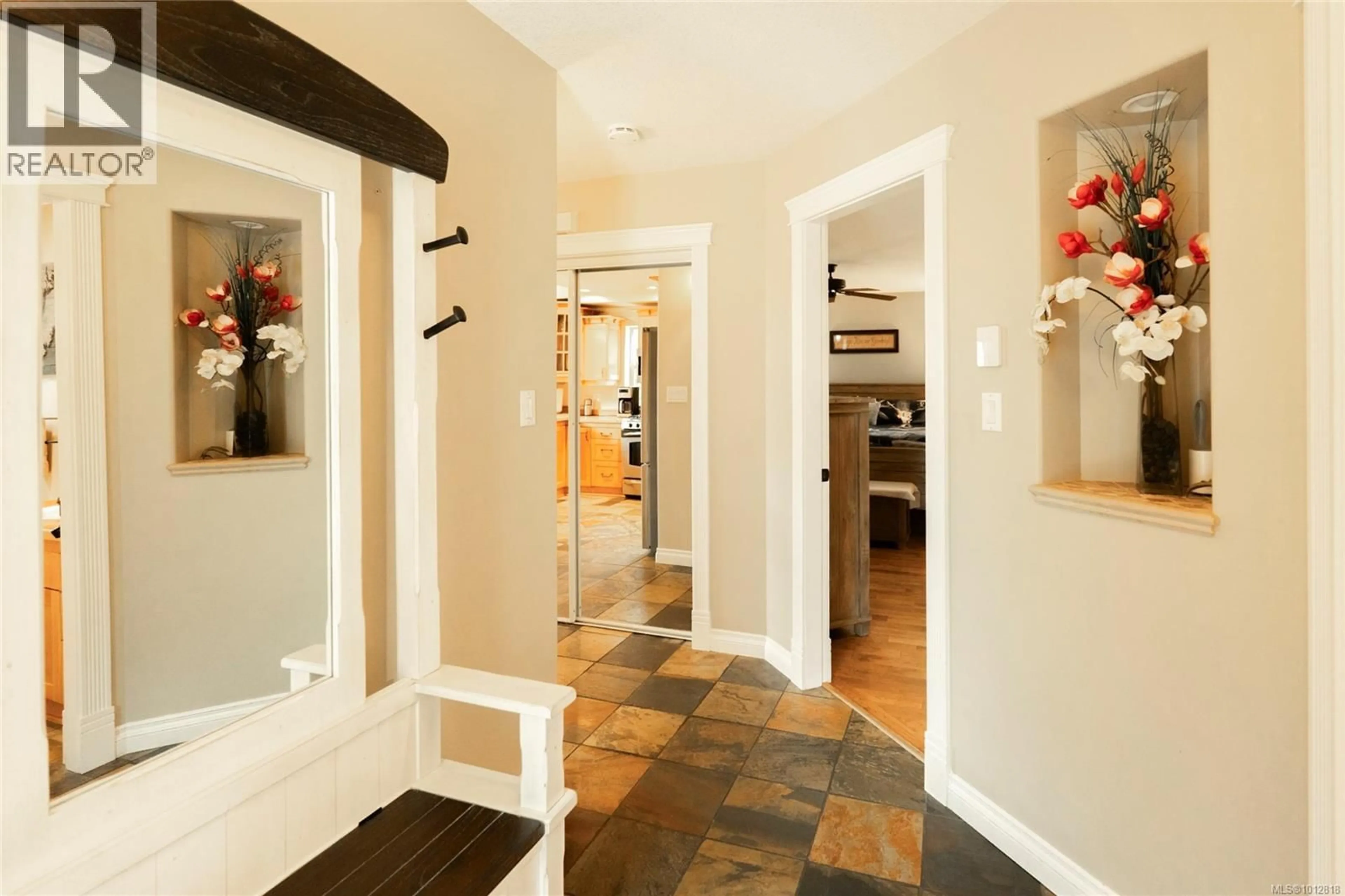 Indoor entryway for 1751 MARTINI WAY, Qualicum Beach British Columbia V9K2S3