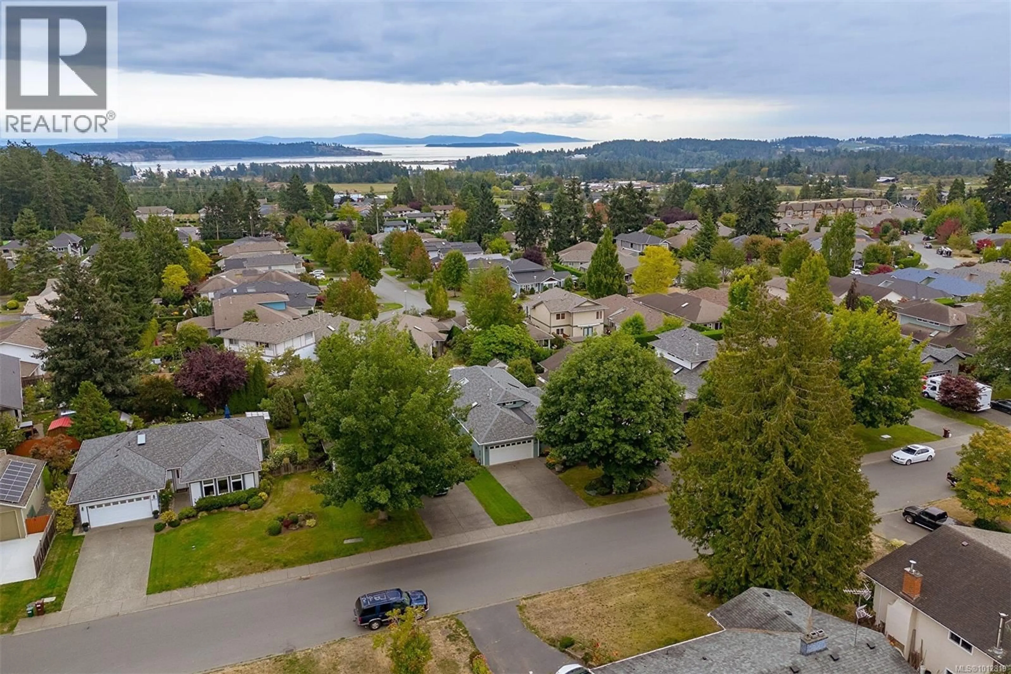 A pic from outside/outdoor area/front of a property/back of a property/a pic from drone, water/lake/river/ocean view for 8007 SIMPSON ROAD, Central Saanich British Columbia V8M2H3