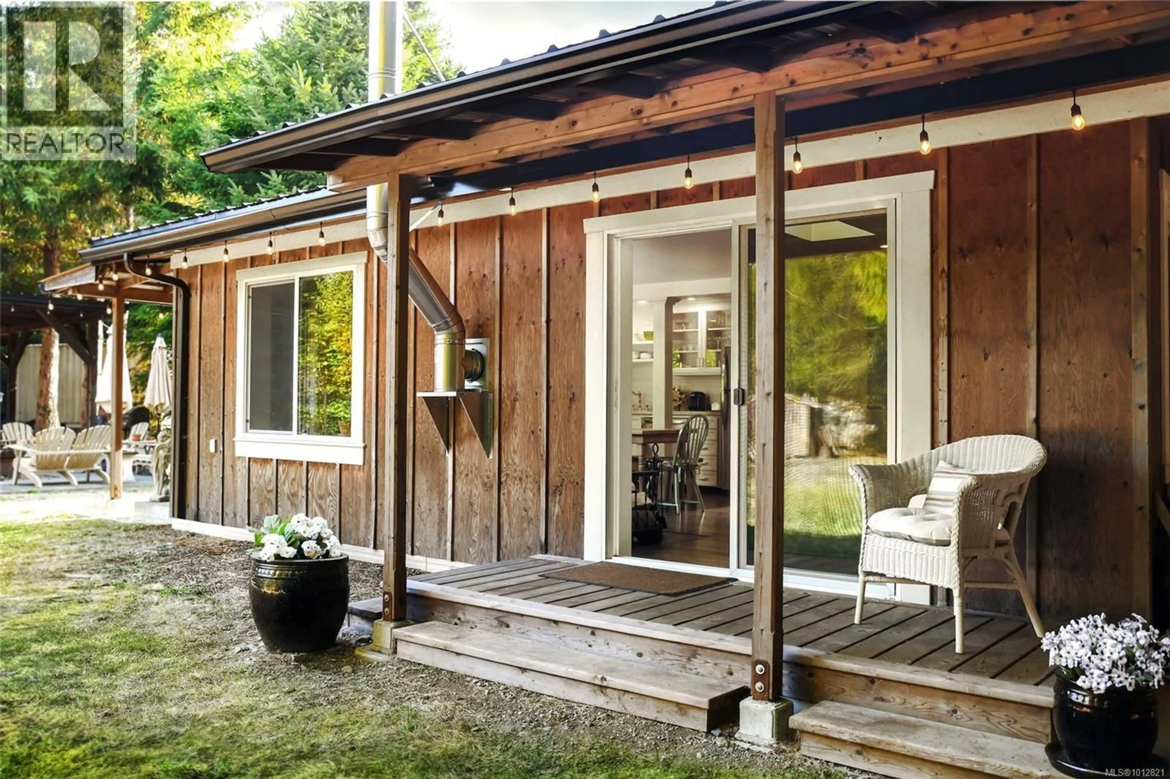 Patio, unknown for 7894 ISLAND HIGHWAY SOUTH, Fanny Bay British Columbia V0R1W0