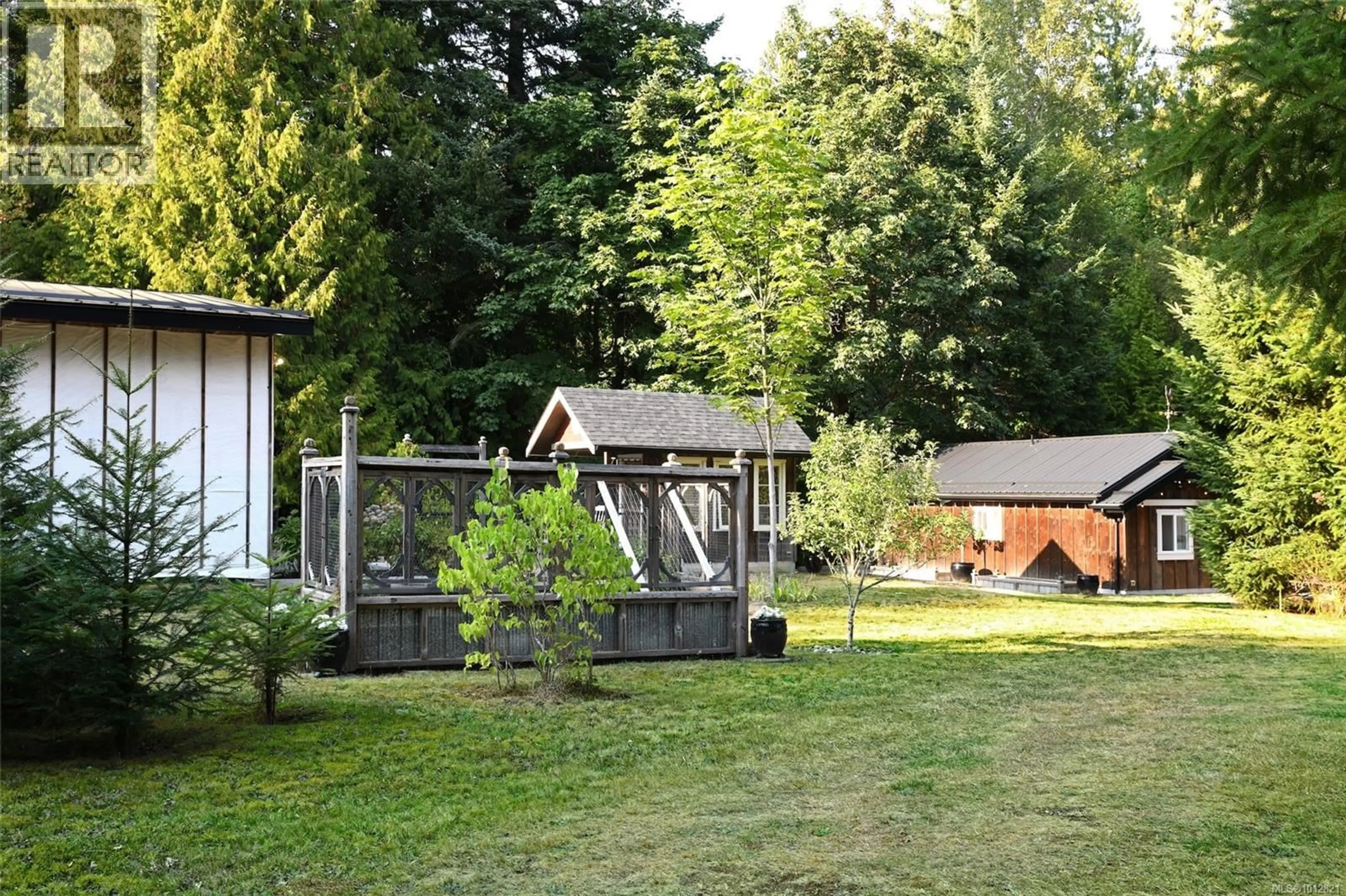 Patio, unknown for 7894 ISLAND HIGHWAY SOUTH, Fanny Bay British Columbia V0R1W0