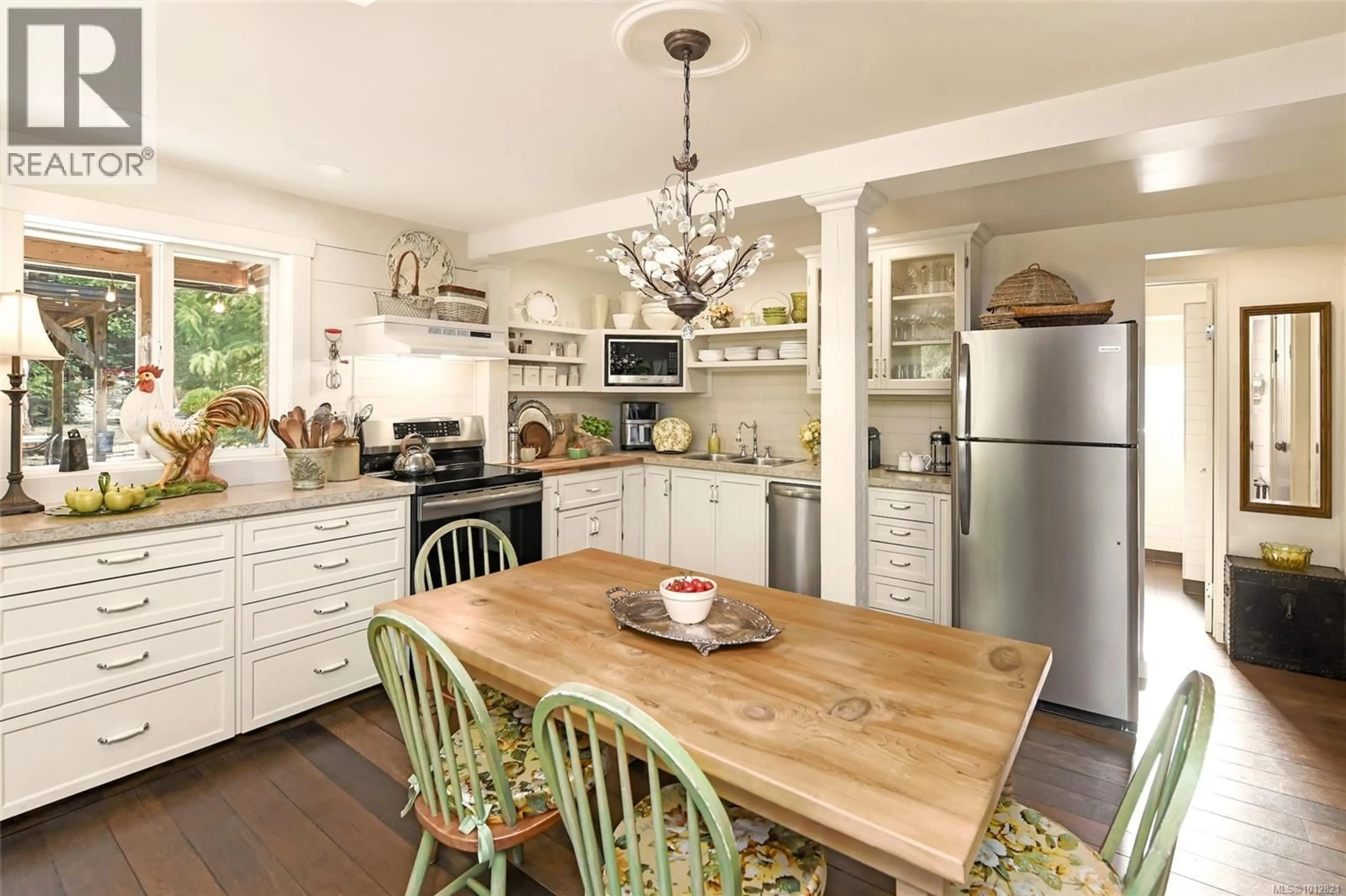 Open concept kitchen, unknown for 7894 ISLAND HIGHWAY SOUTH, Fanny Bay British Columbia V0R1W0
