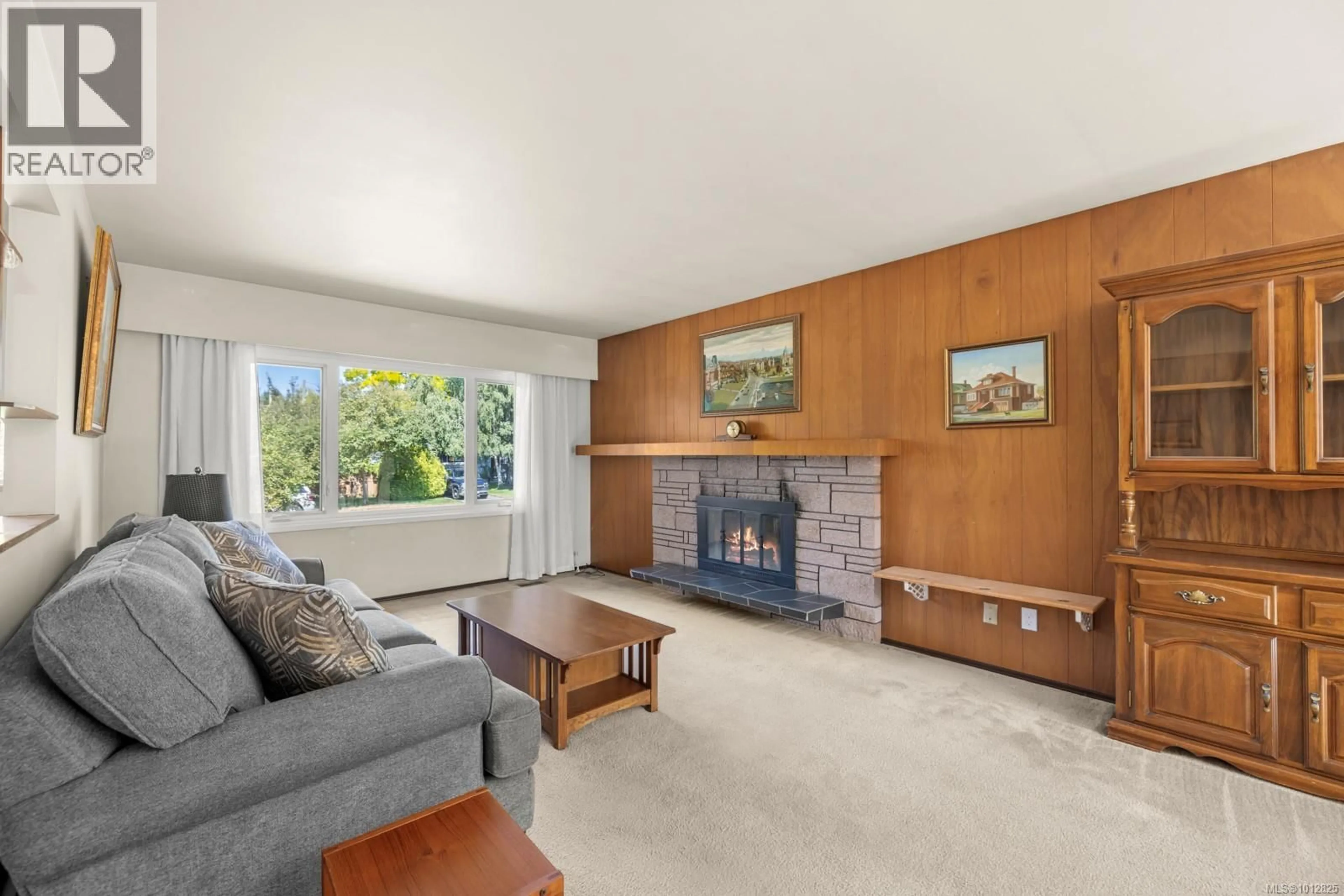 Living room with furniture, unknown for 1665 BLAIR AVENUE, Saanich British Columbia V8N1M6
