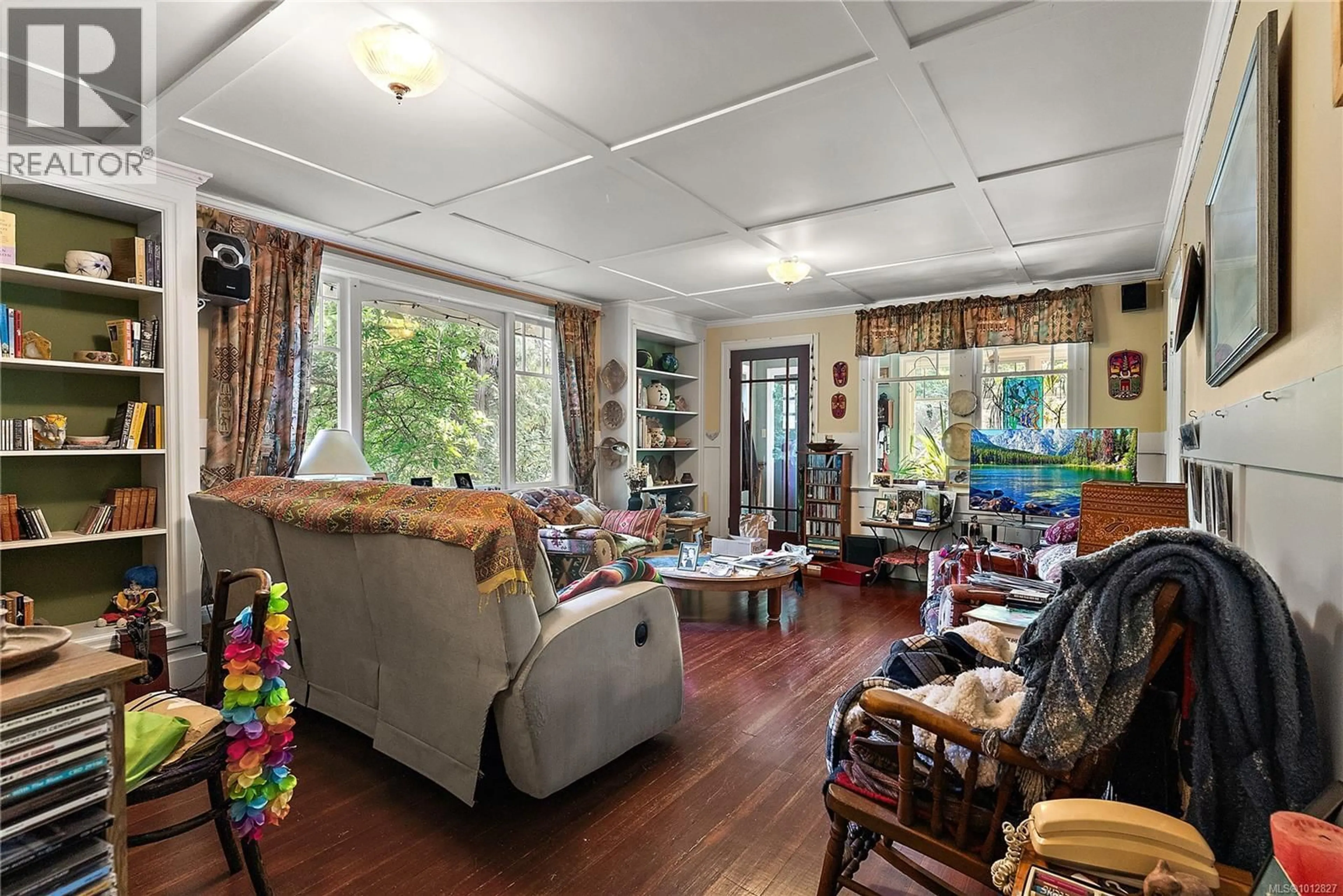 Living room with furniture, unknown for 1720 SWARTZ BAY ROAD, North Saanich British Columbia V8L5R2