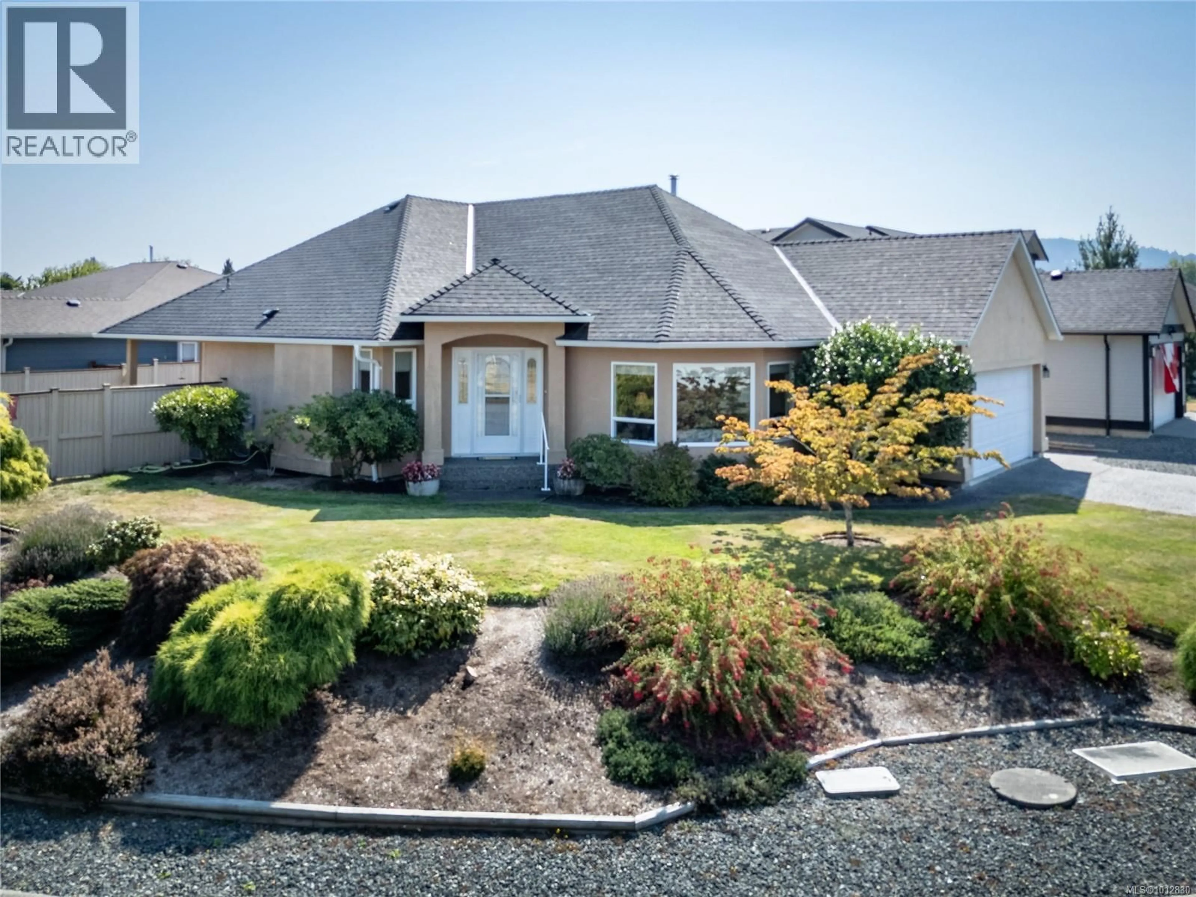 Home with vinyl exterior material, street for 620 BANKS AVENUE WEST, Parksville British Columbia V9P2S1