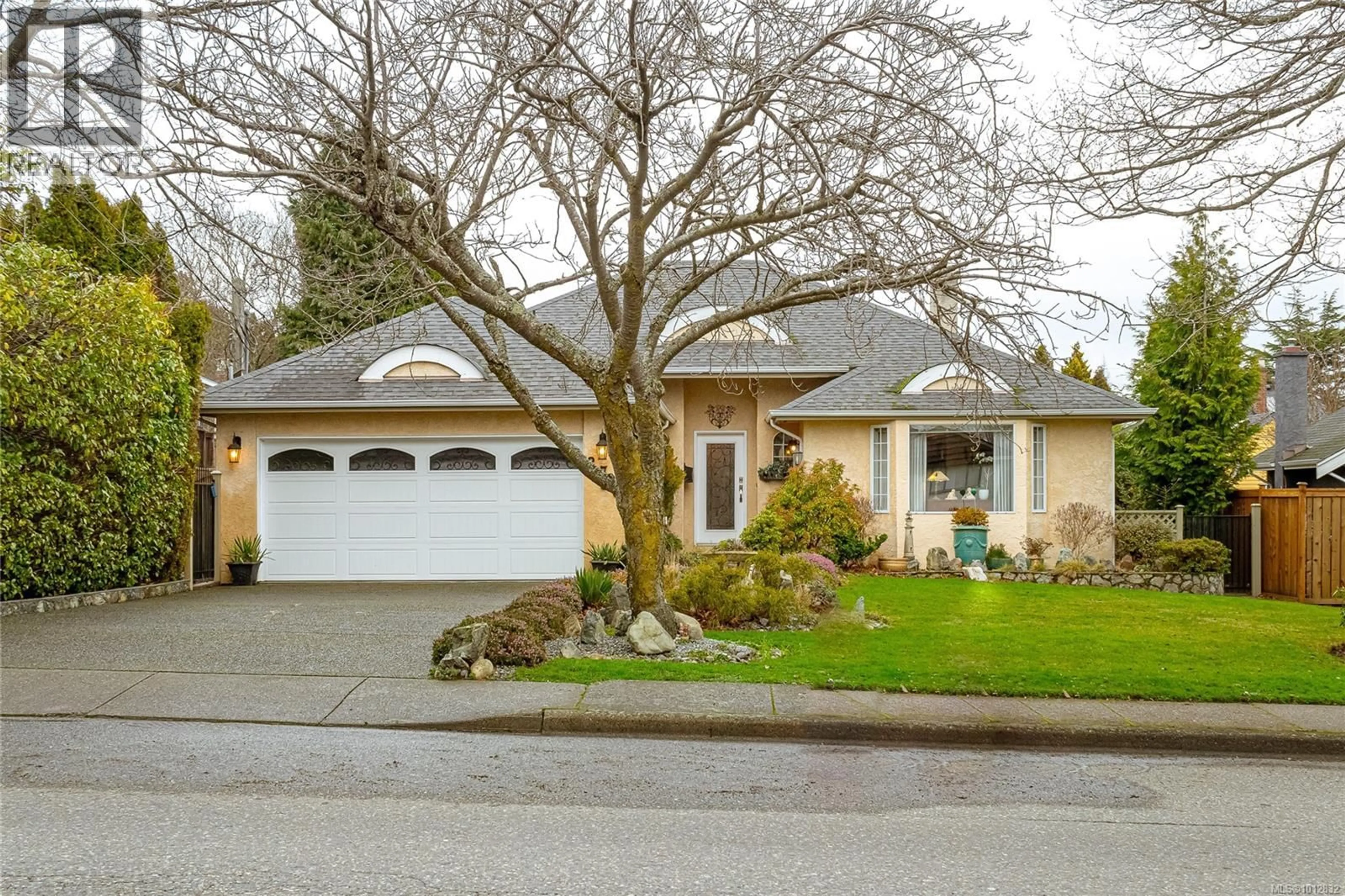 Home with vinyl exterior material, street for 2735 CADBORO BAY ROAD, Oak Bay British Columbia V8R5J6