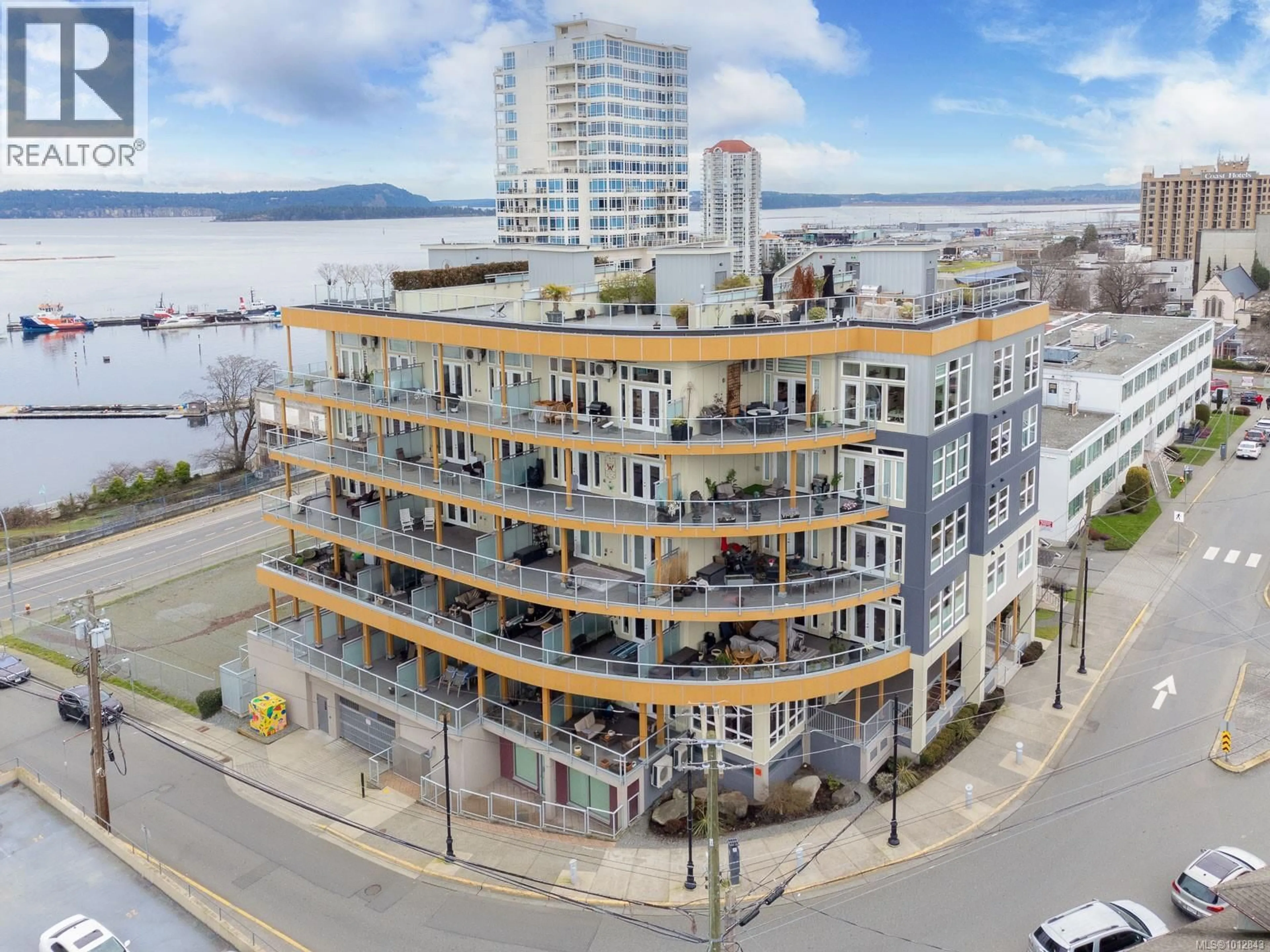 A pic from outside/outdoor area/front of a property/back of a property/a pic from drone, unknown for 303 - 10 CHAPEL STREET, Nanaimo British Columbia V9R5H2