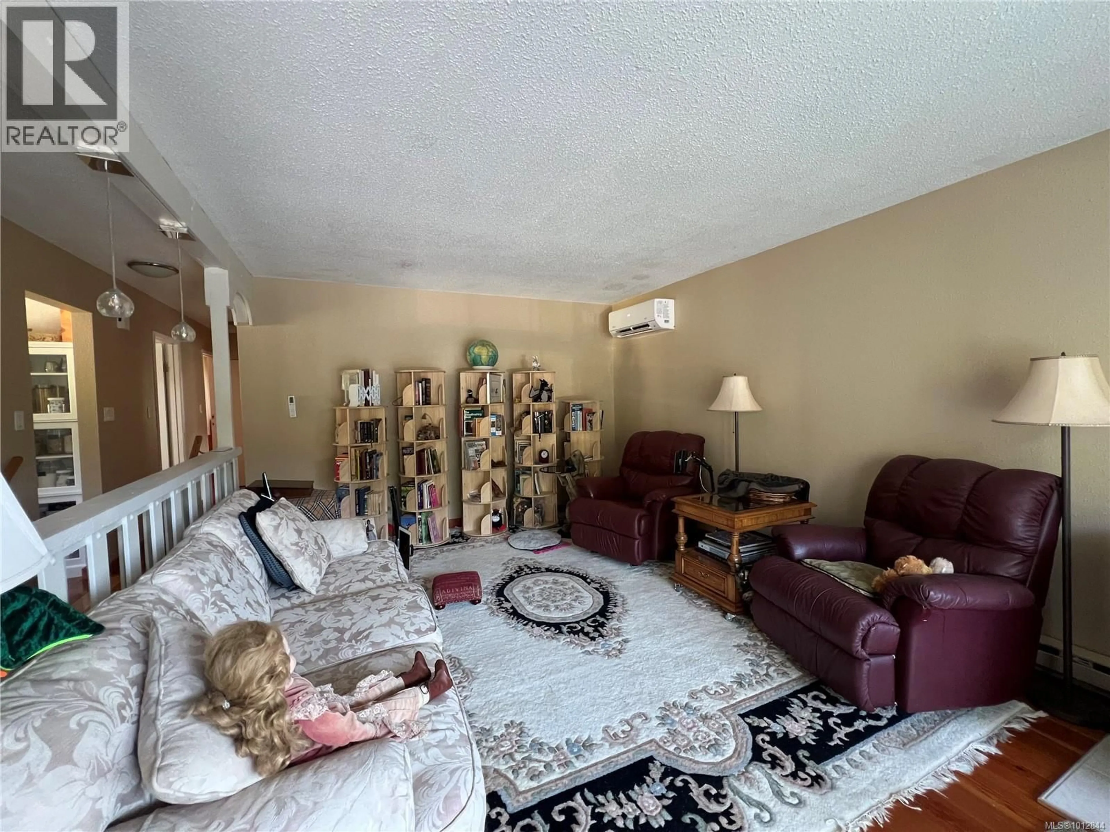 Living room with furniture, unknown for 543 MAQUINNA DRIVE NORTH, Tahsis British Columbia V0P1X0