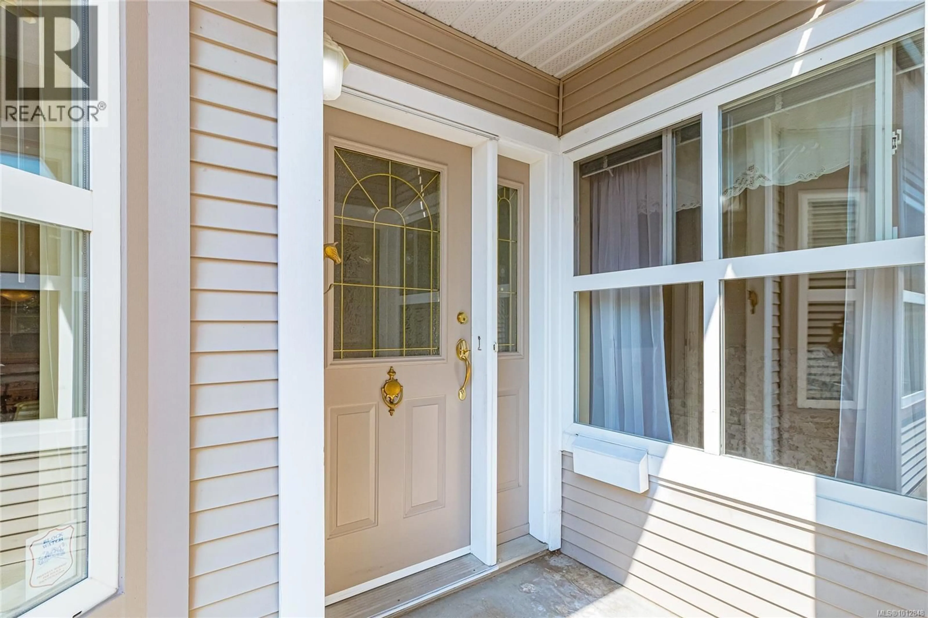 Indoor entryway for 7 - 3633 CEDAR HILL ROAD, Saanich British Columbia V8T0A2