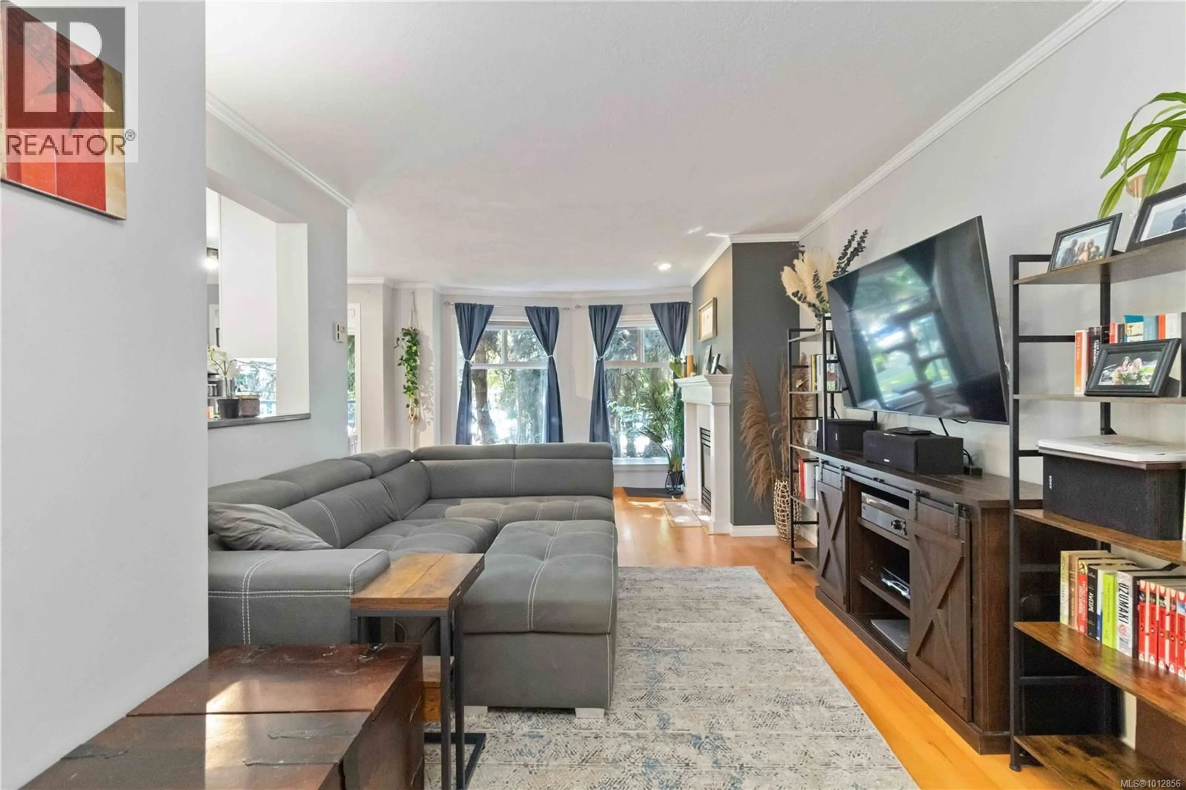 Living room with furniture, unknown for 206 - 898 VERNON AVENUE, Saanich British Columbia V8X2W6