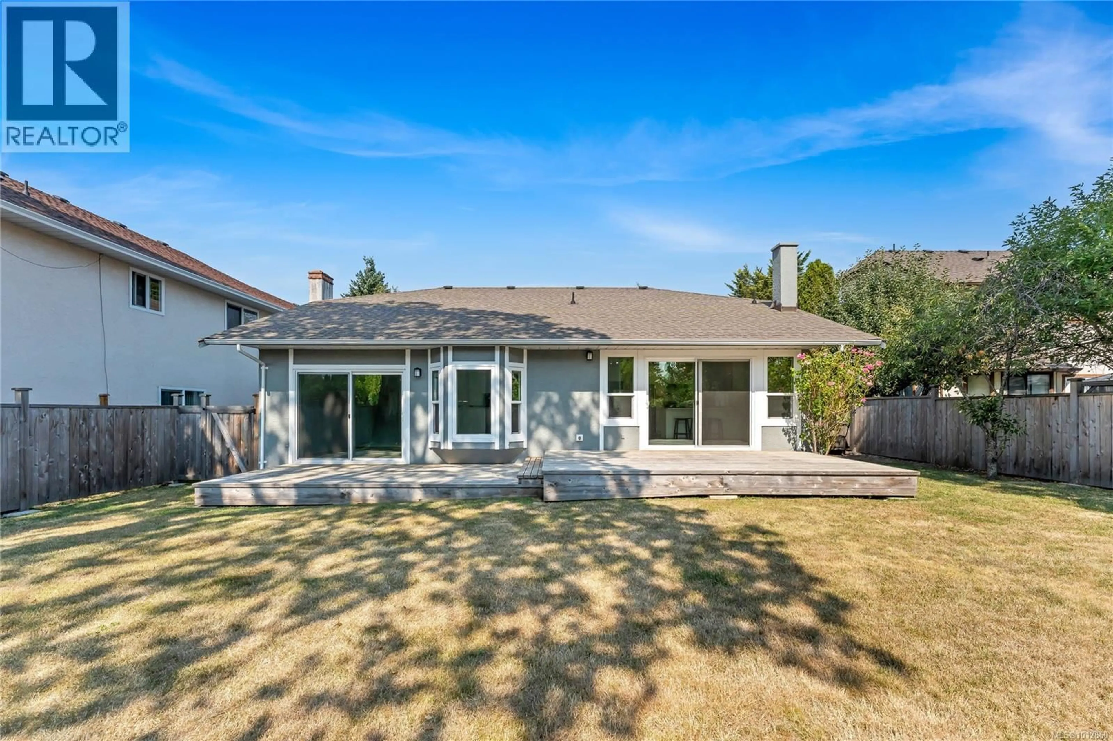 Home with vinyl exterior material, street for 1717 APPLEWOOD PLACE, Saanich British Columbia V8N3N6
