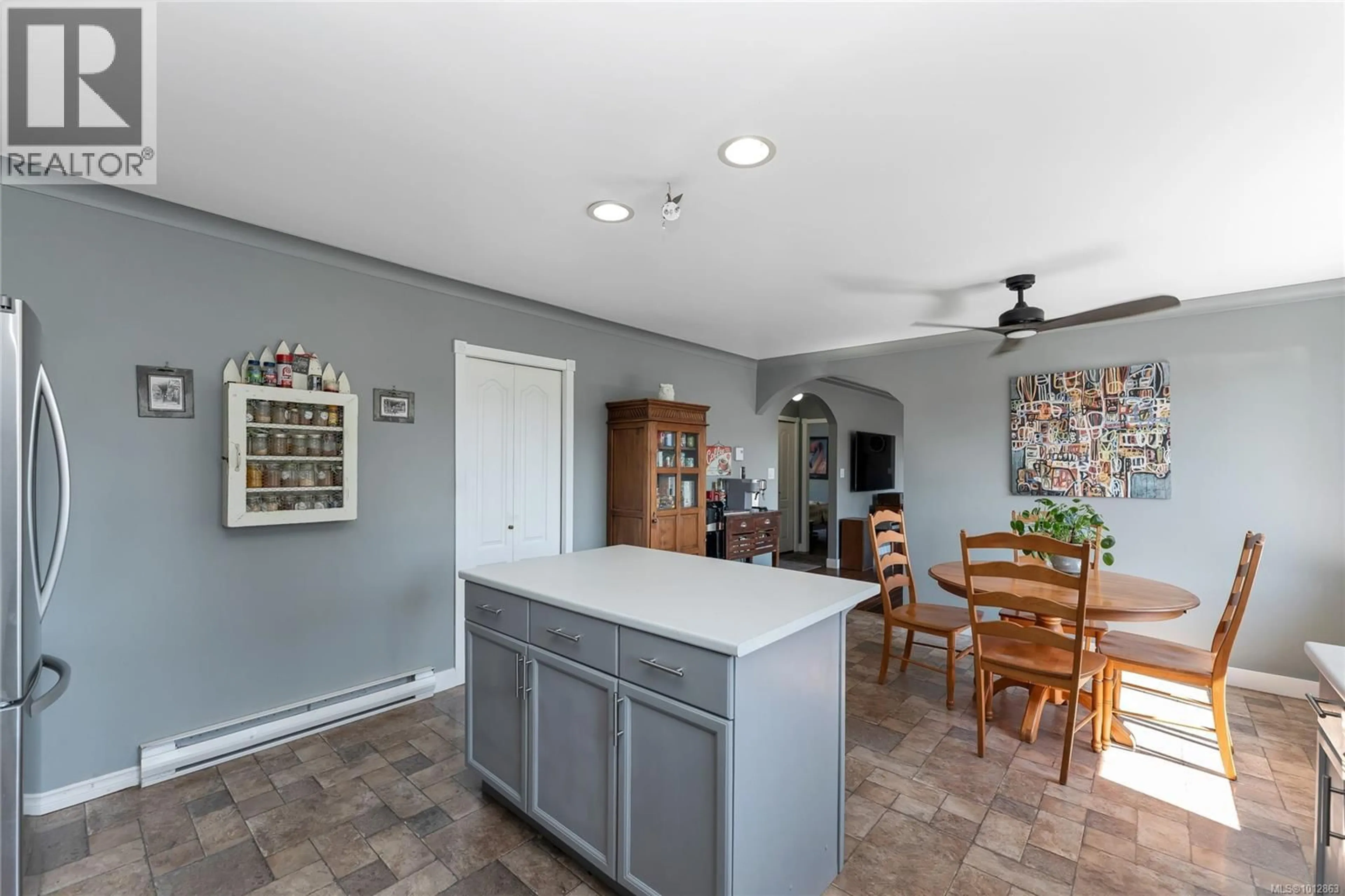 Open concept kitchen, ceramic/tile floor for 505 WINDTHROP ROAD, Colwood British Columbia V9C3B6