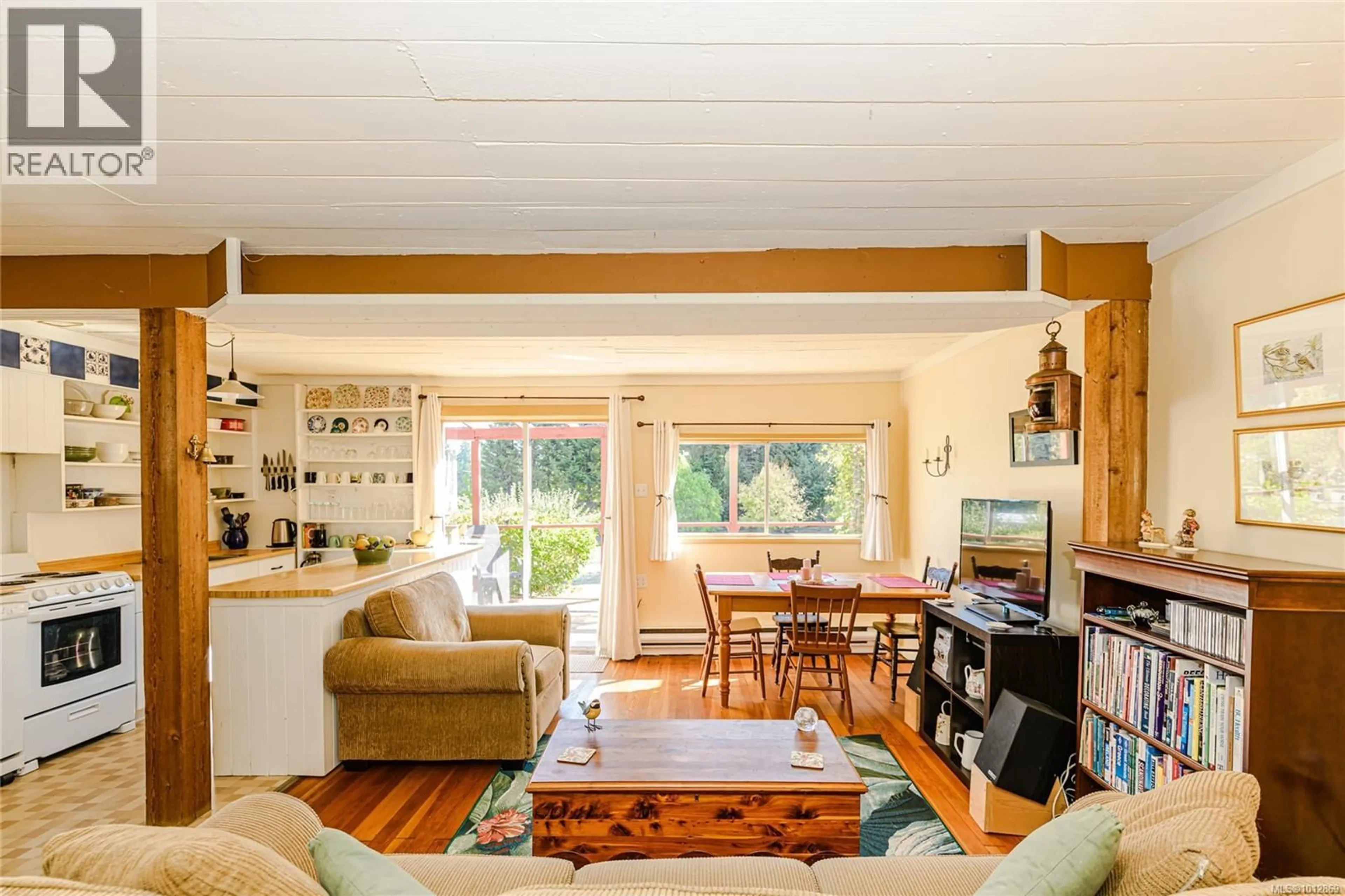 Living room with furniture, wood/laminate floor for 3335 TELEGRAPH ROAD, Mill Bay British Columbia V8H1E9