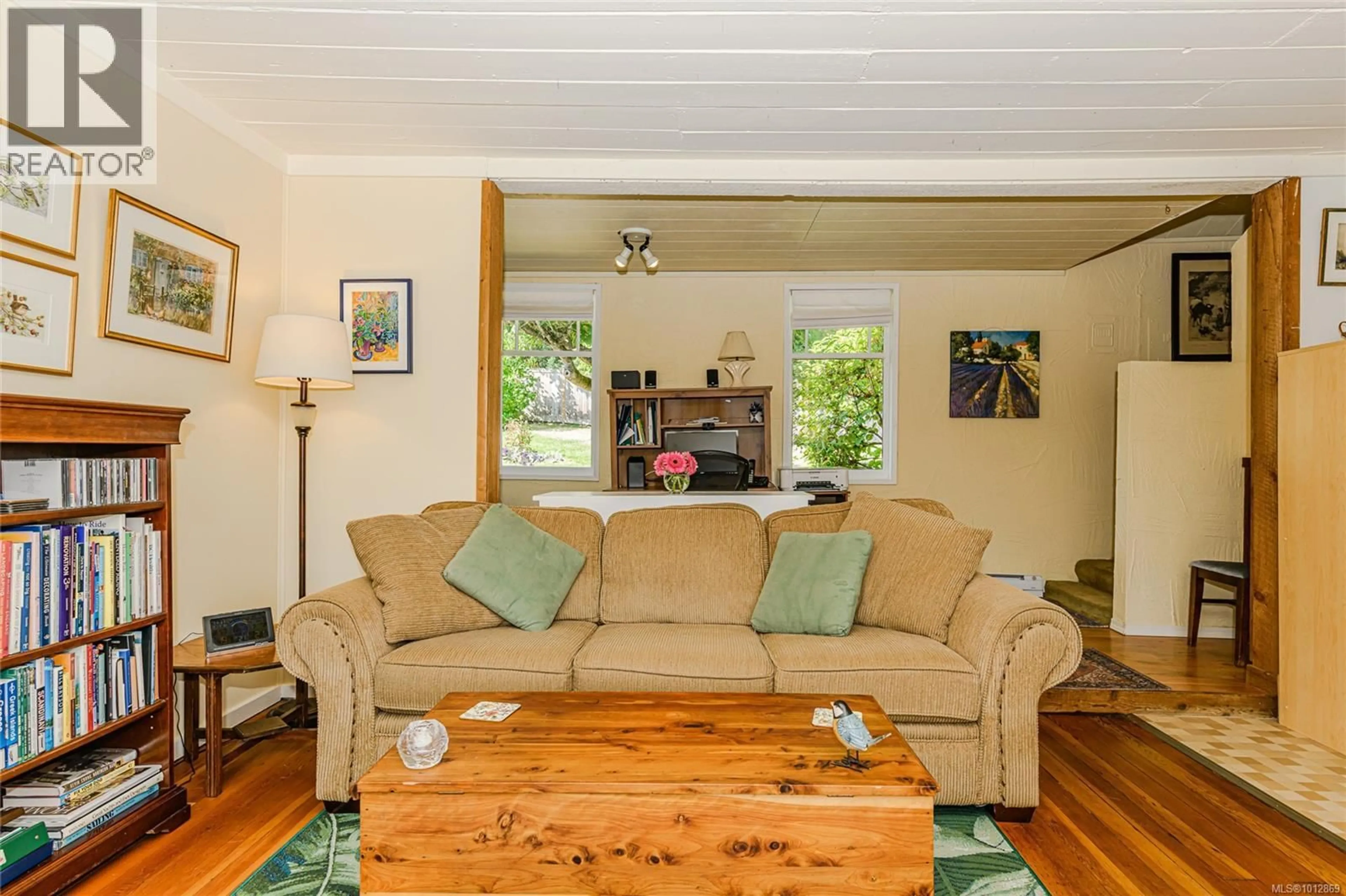 Living room with furniture, unknown for 3335 TELEGRAPH ROAD, Mill Bay British Columbia V8H1E9