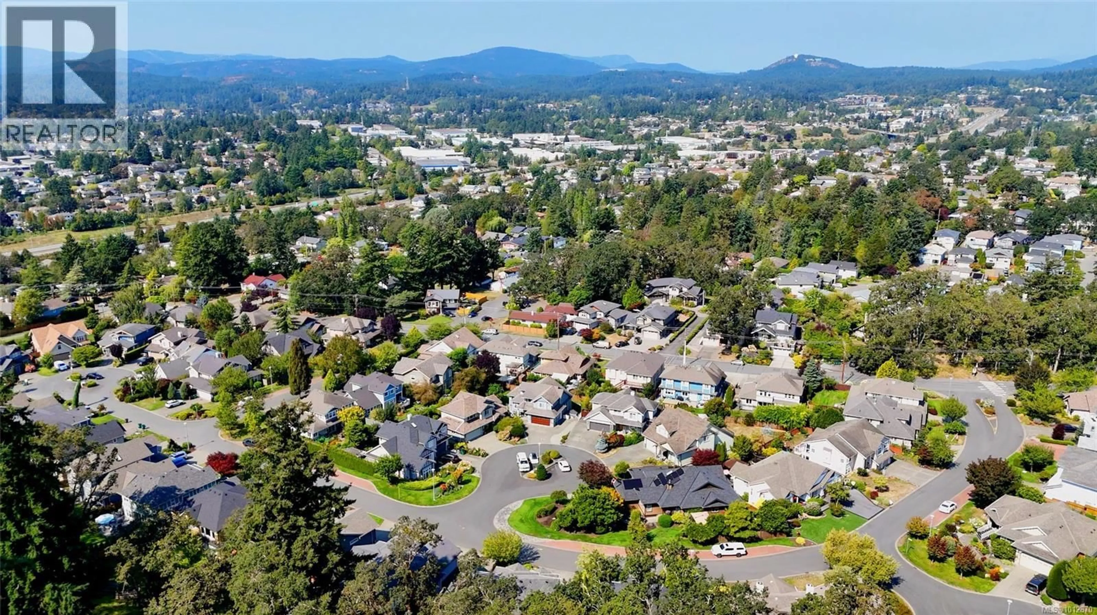 A pic from outside/outdoor area/front of a property/back of a property/a pic from drone, mountain view for 812 ROGERS CLOSE, Saanich British Columbia V8X5L5