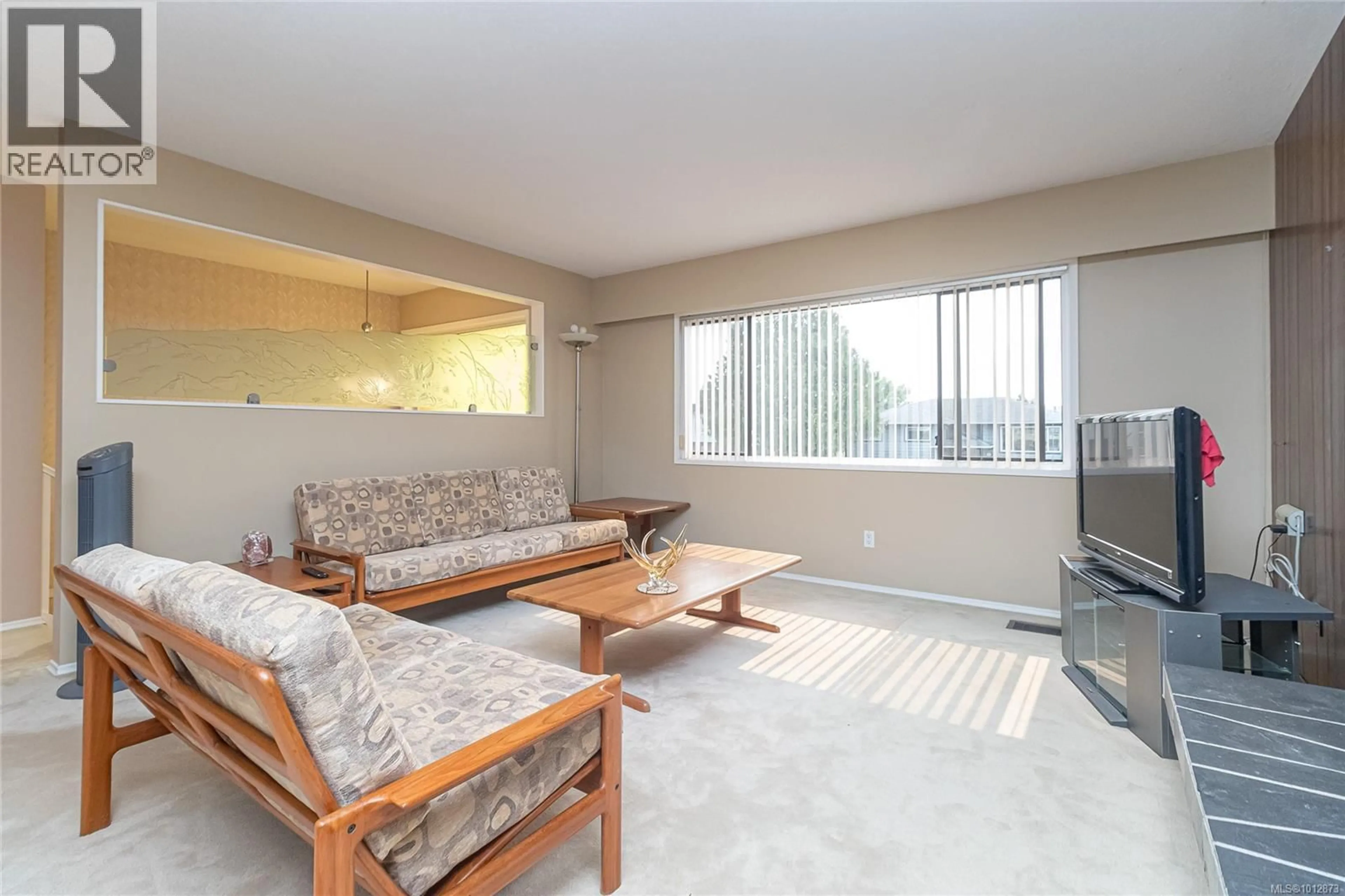 Living room with furniture, unknown for 1746 TIFFIN PLACE, Saanich British Columbia V8N4W4