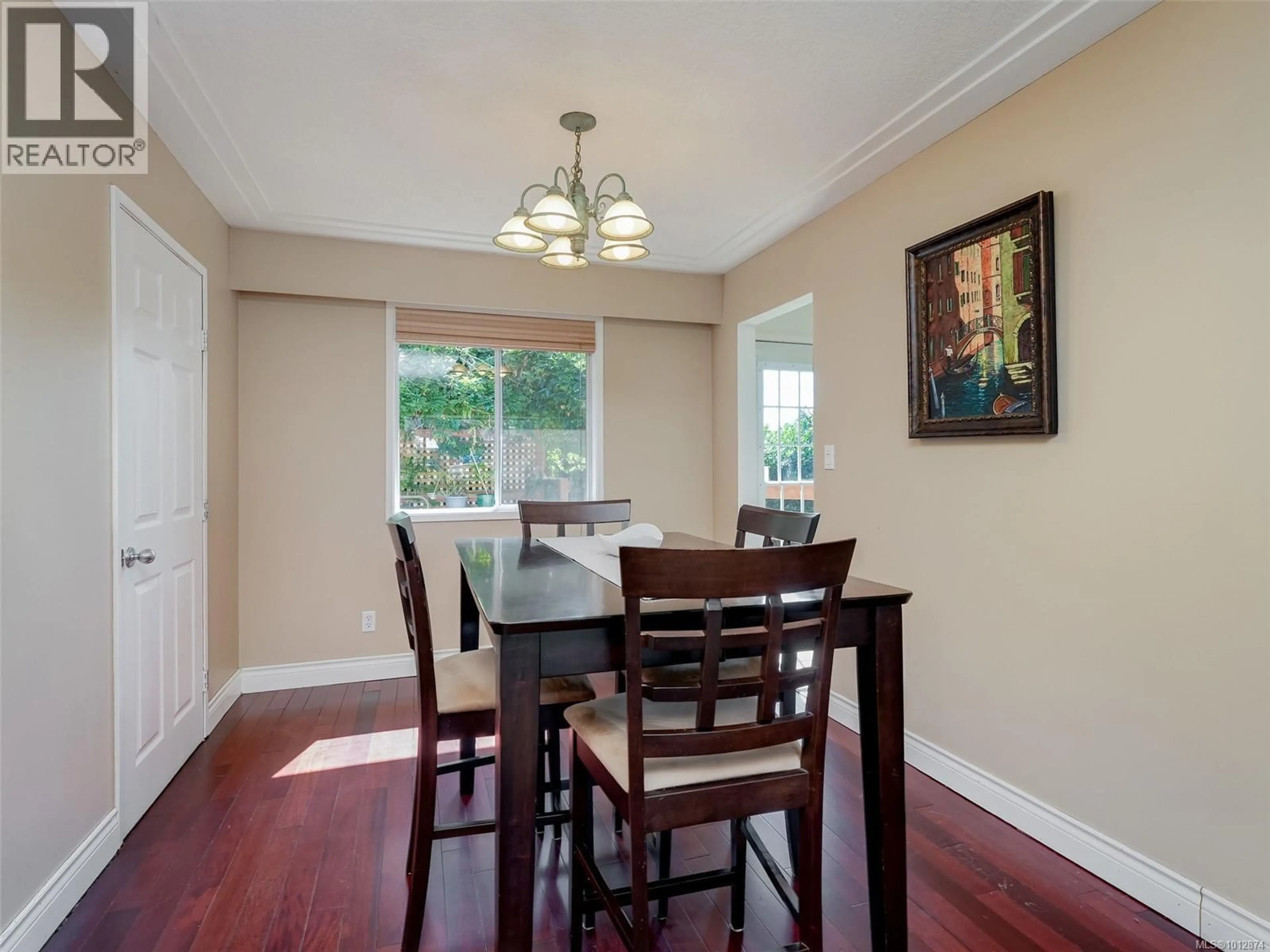 Dining room, wood/laminate floor for 537 FARGO PLACE, Colwood British Columbia V9C2L9