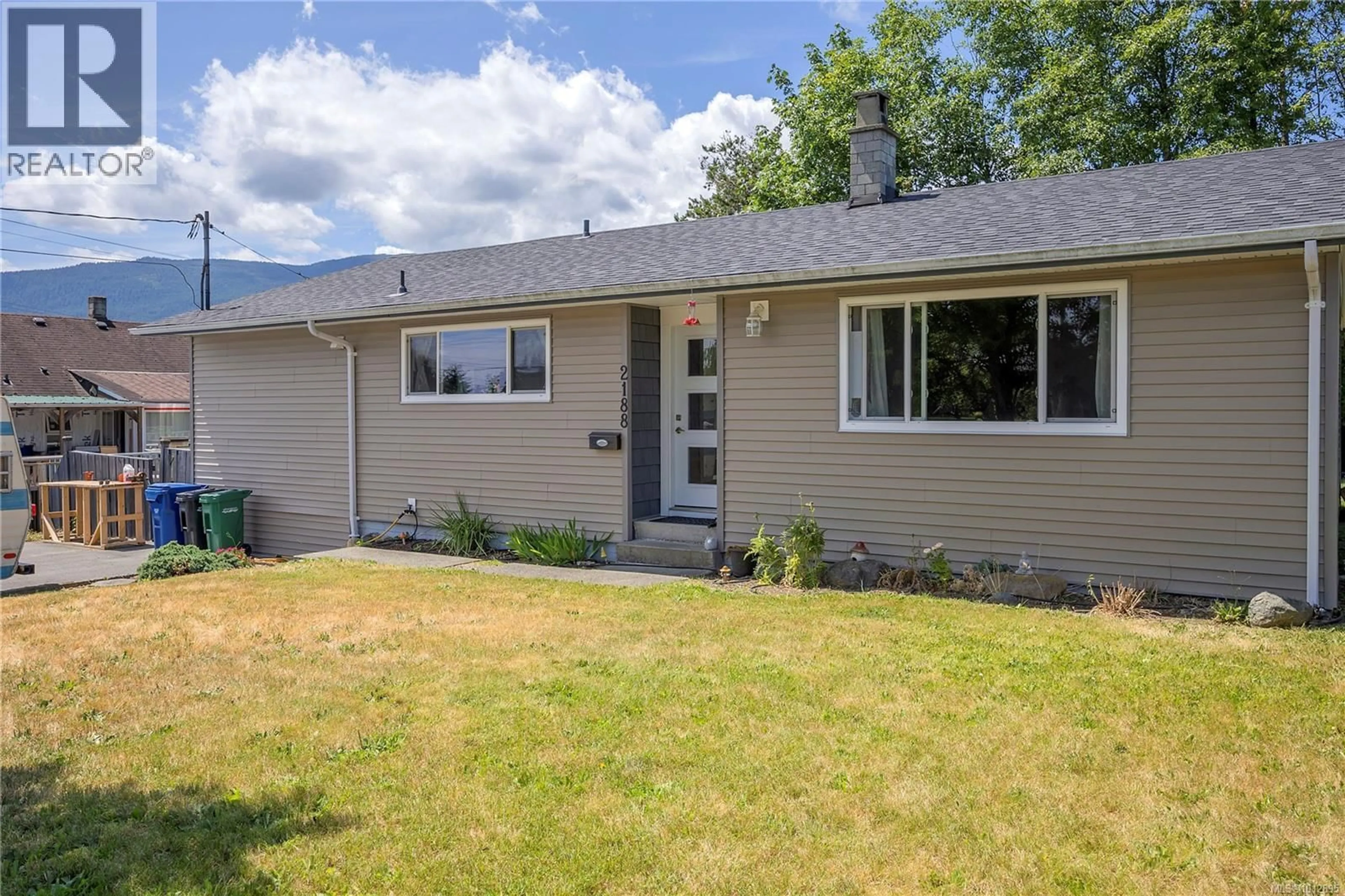 Home with vinyl exterior material, street for 2188 LARK CRESCENT, Nanaimo British Columbia V9S5J8