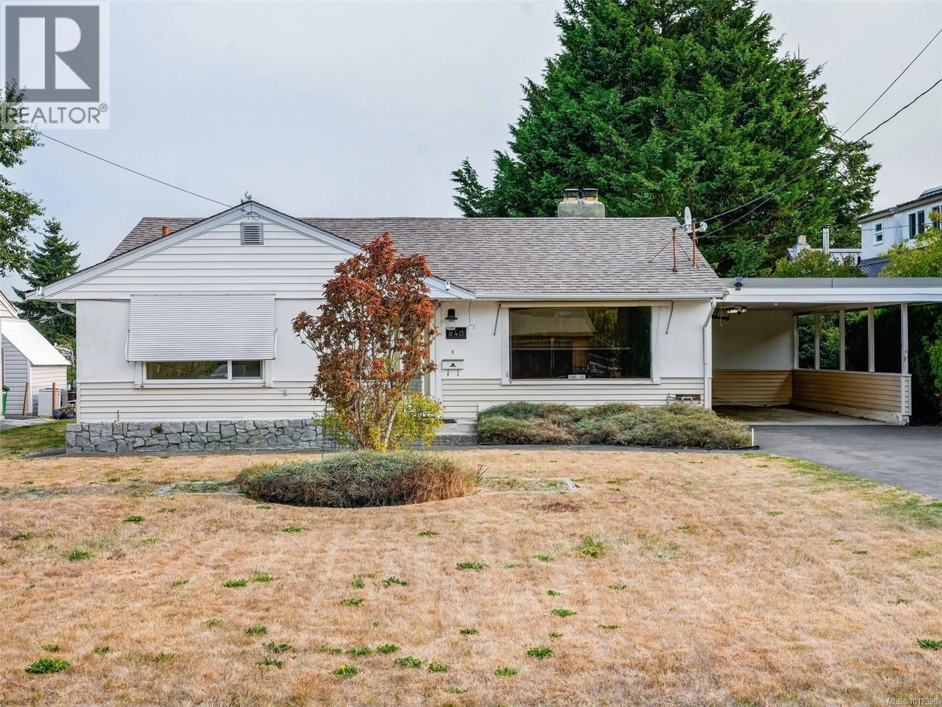 Home with vinyl exterior material, street for 840 JASMINE AVENUE, Saanich British Columbia V8Z2P2