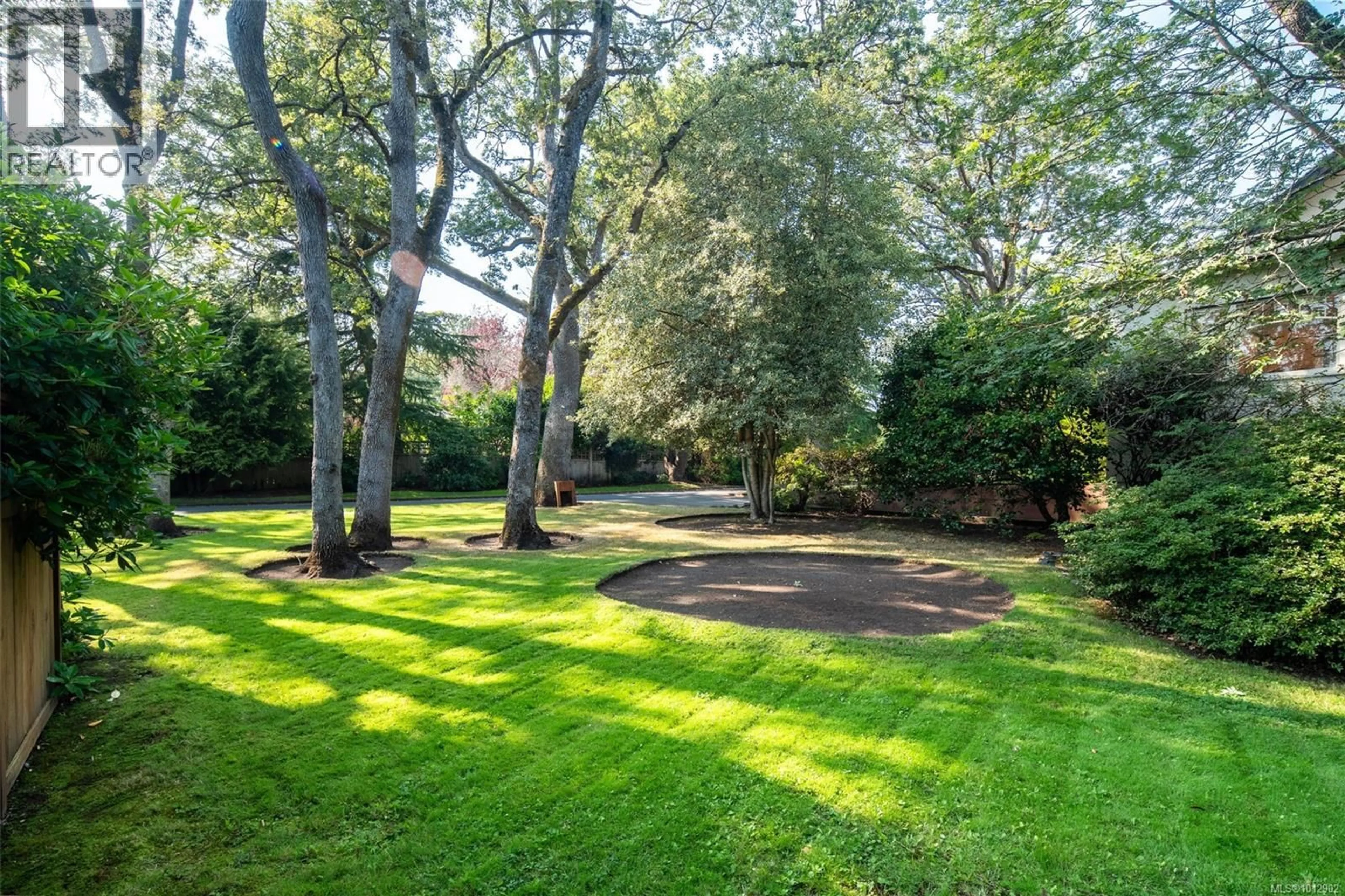 Patio, forest/trees view for 3375 WEALD ROAD, Oak Bay British Columbia V8R6E4