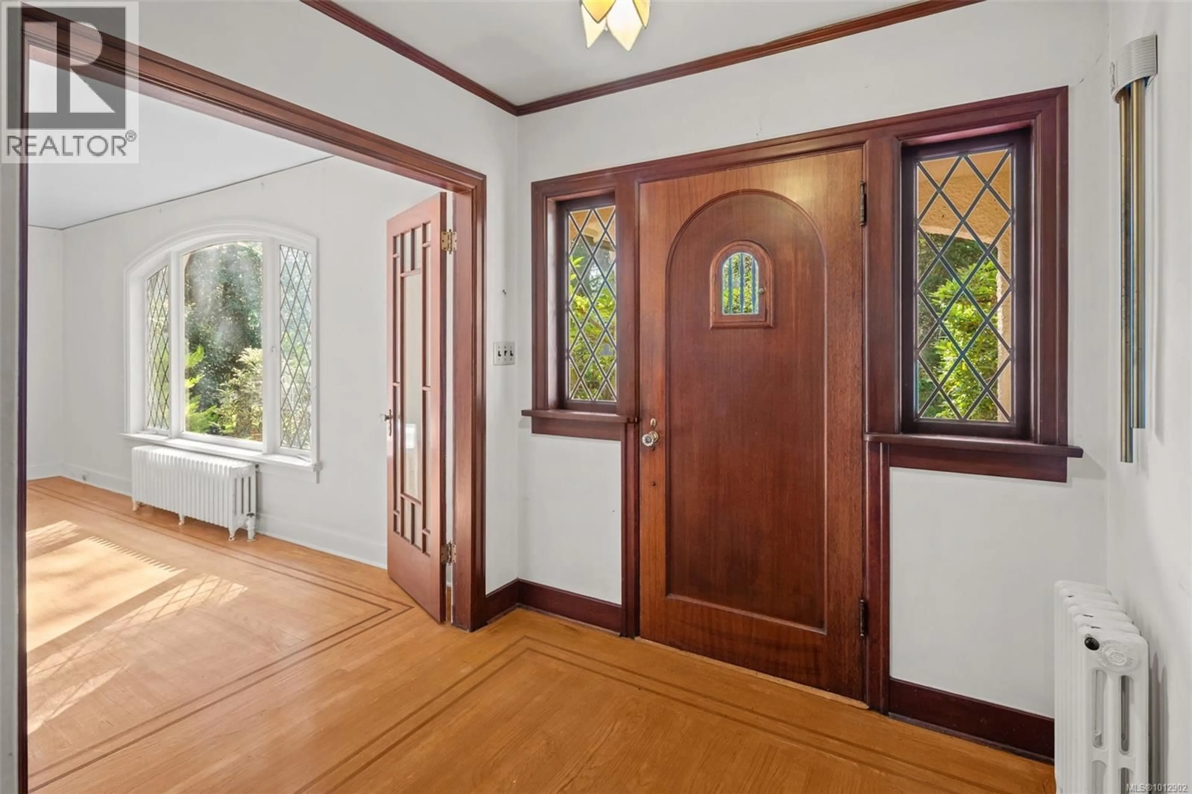 Indoor foyer for 3375 WEALD ROAD, Oak Bay British Columbia V8R6E4