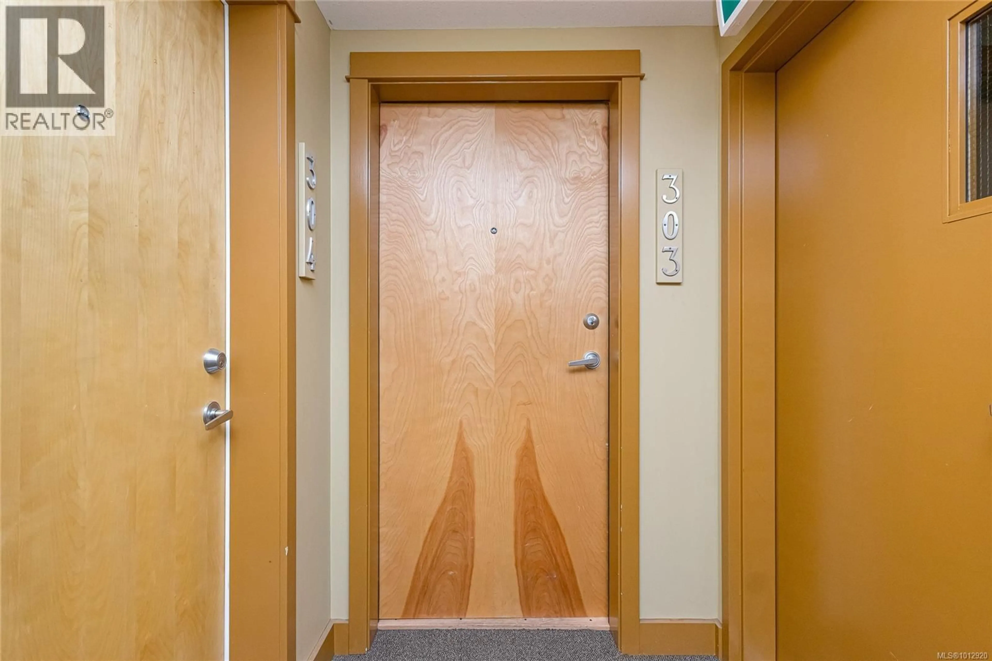 Indoor foyer for 303 - 1155 YATES STREET, Victoria British Columbia V8V3N1