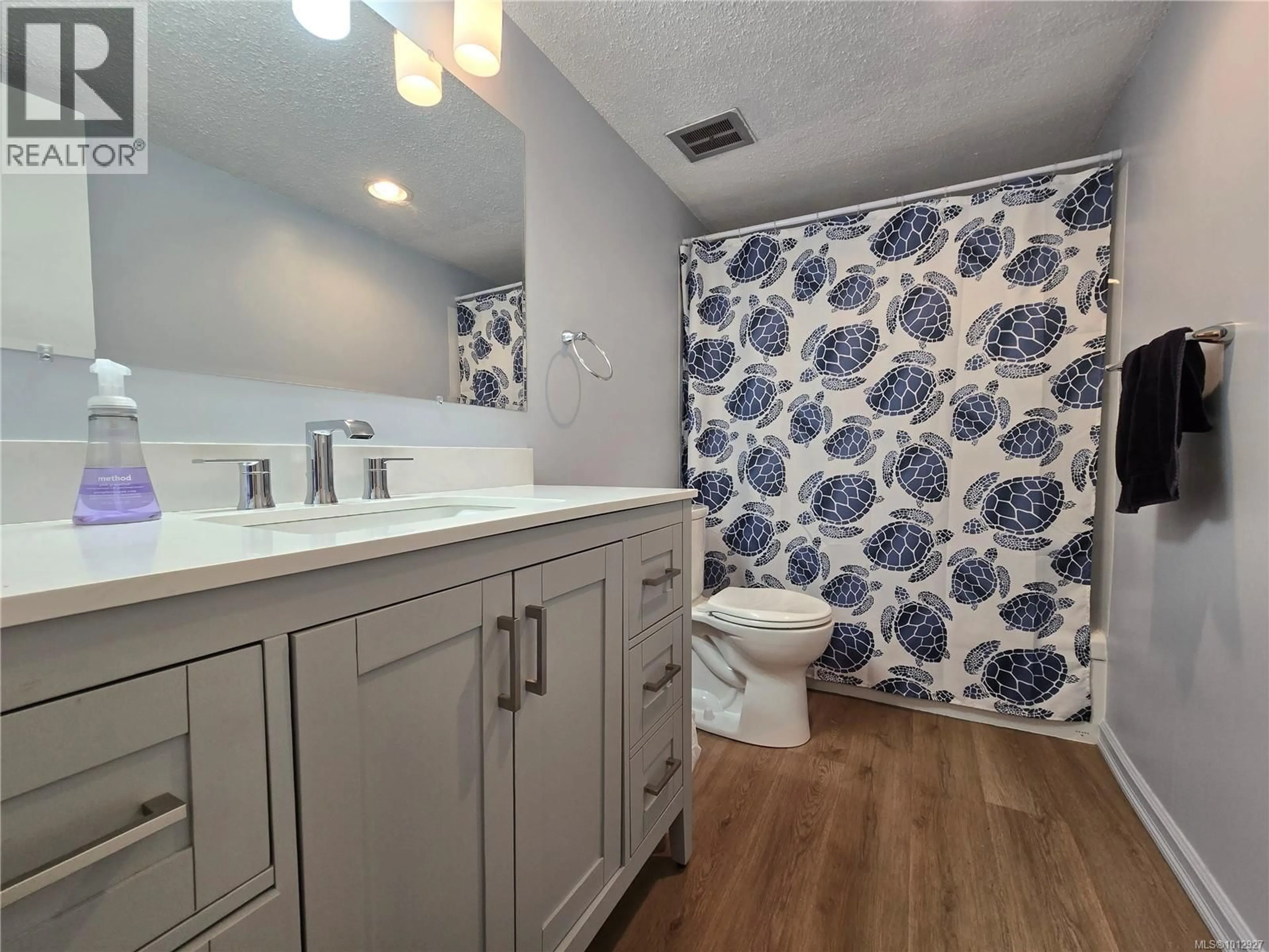 Contemporary bathroom, ceramic/tile floor for 101 - 7450 RUPERT STREET, Port Hardy British Columbia V0N2P0