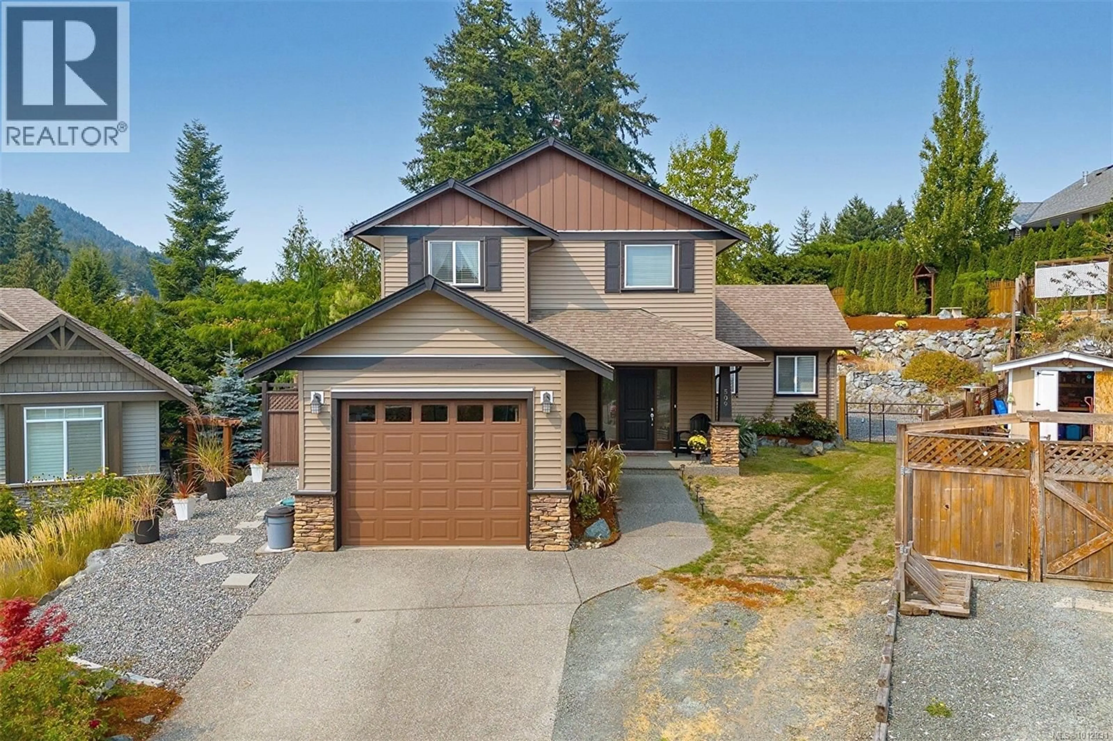 A pic from outside/outdoor area/front of a property/back of a property/a pic from drone, street for 509 SNAITH PLACE, Ladysmith British Columbia V9G2C5