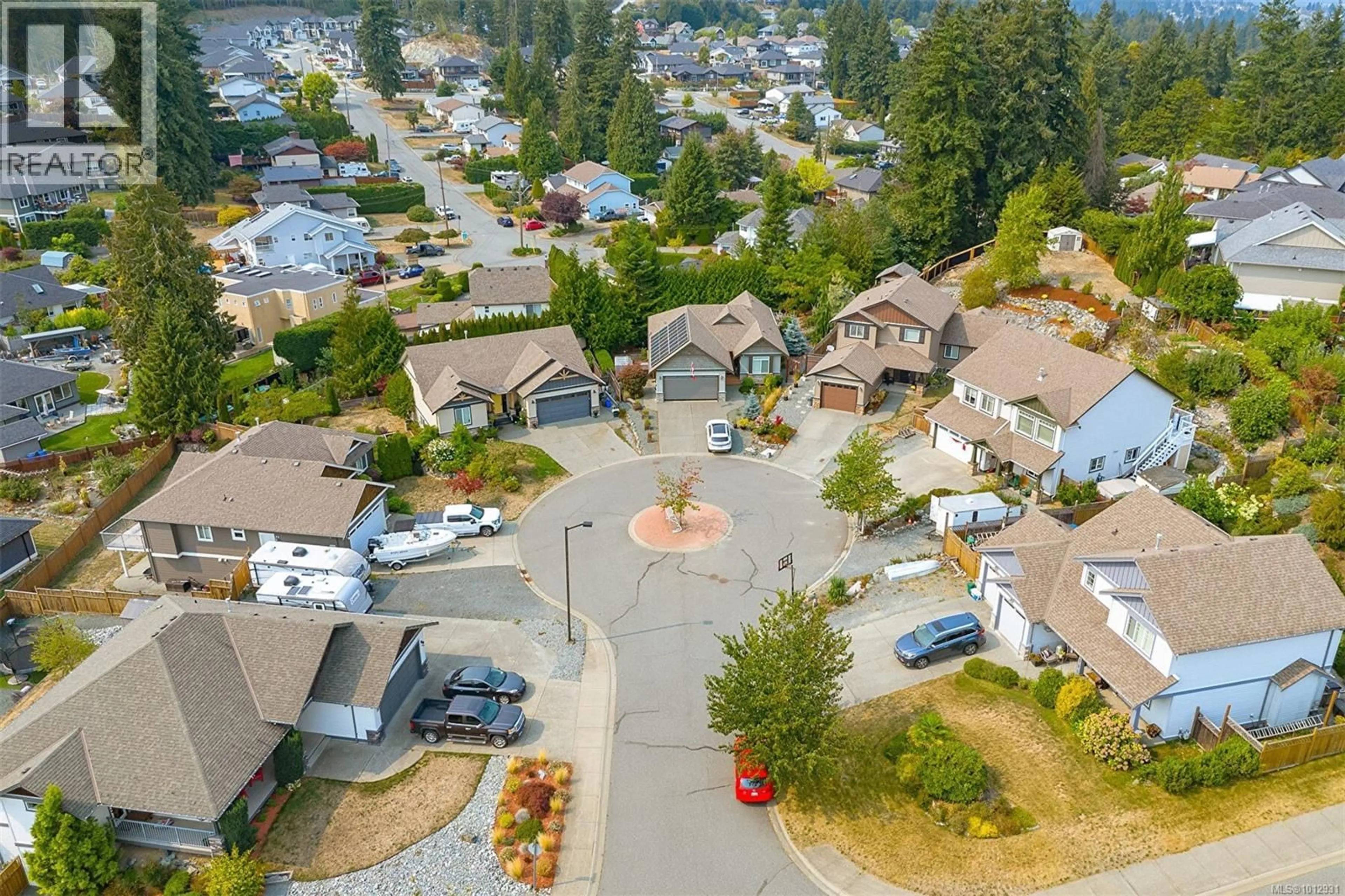 A pic from outside/outdoor area/front of a property/back of a property/a pic from drone, street for 509 SNAITH PLACE, Ladysmith British Columbia V9G2C5