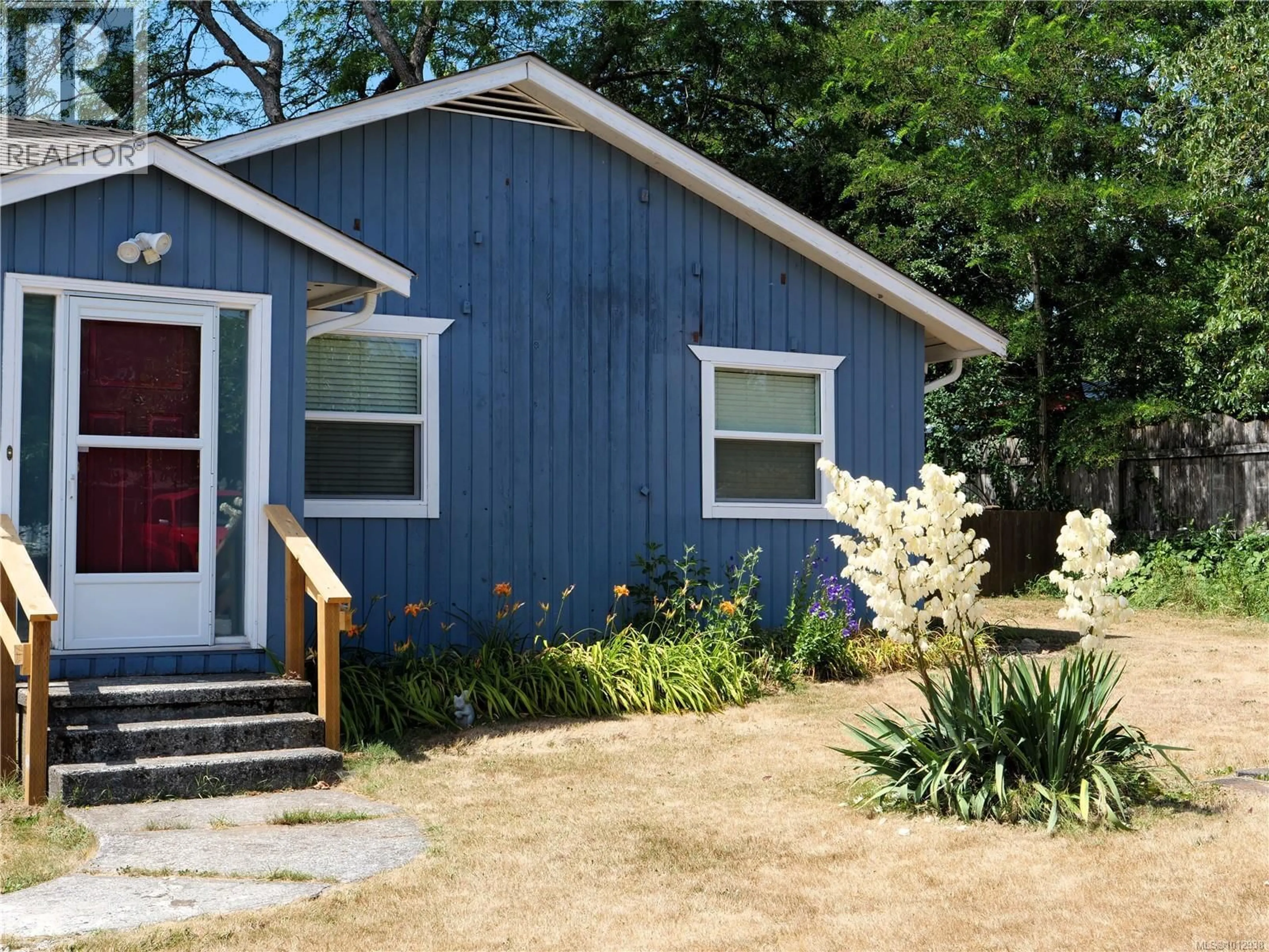 Home with vinyl exterior material, street for 481 LAMBERT AVENUE, Nanaimo British Columbia V9R3N6