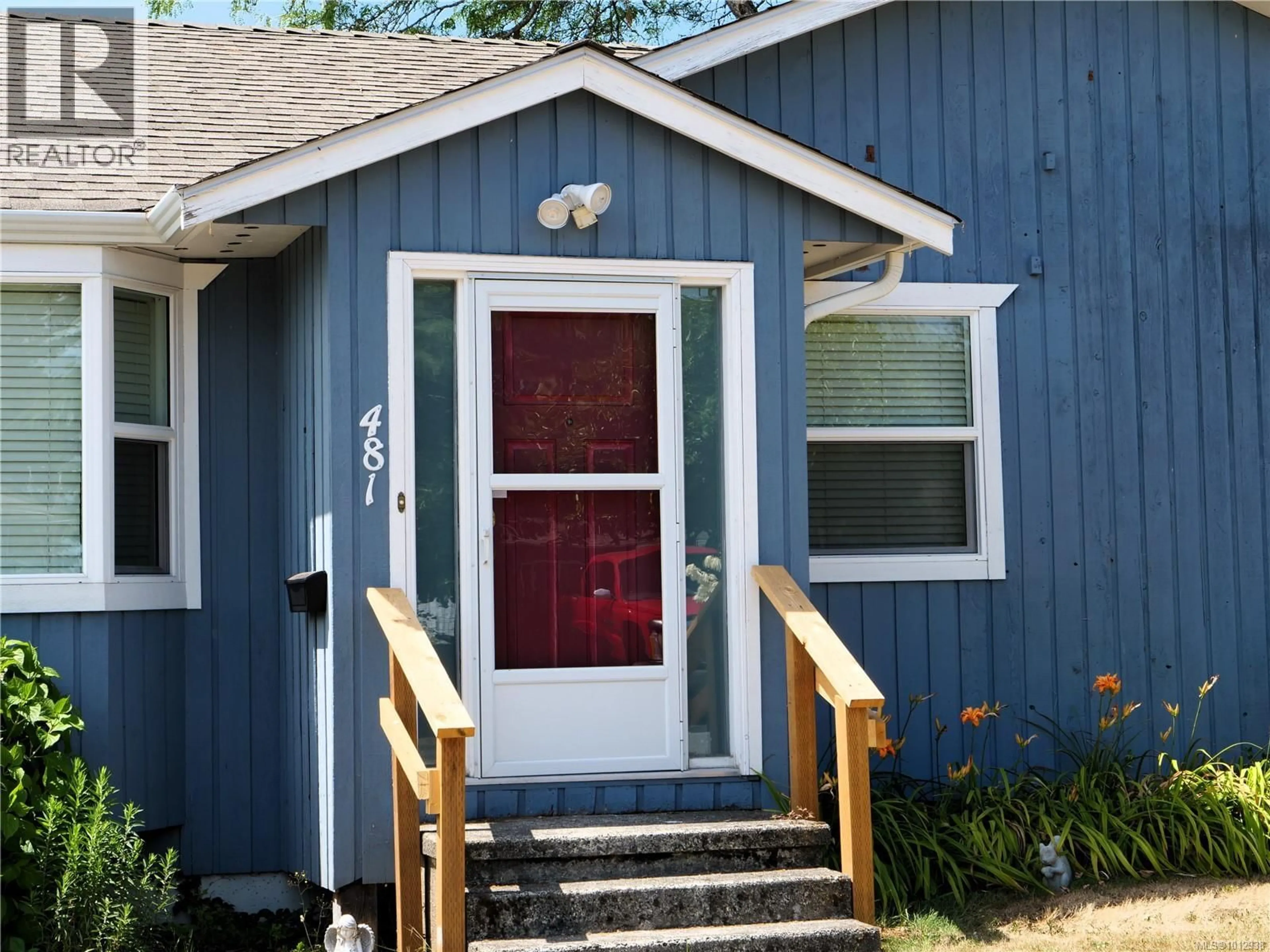 Home with vinyl exterior material, street for 481 LAMBERT AVENUE, Nanaimo British Columbia V9R3N6