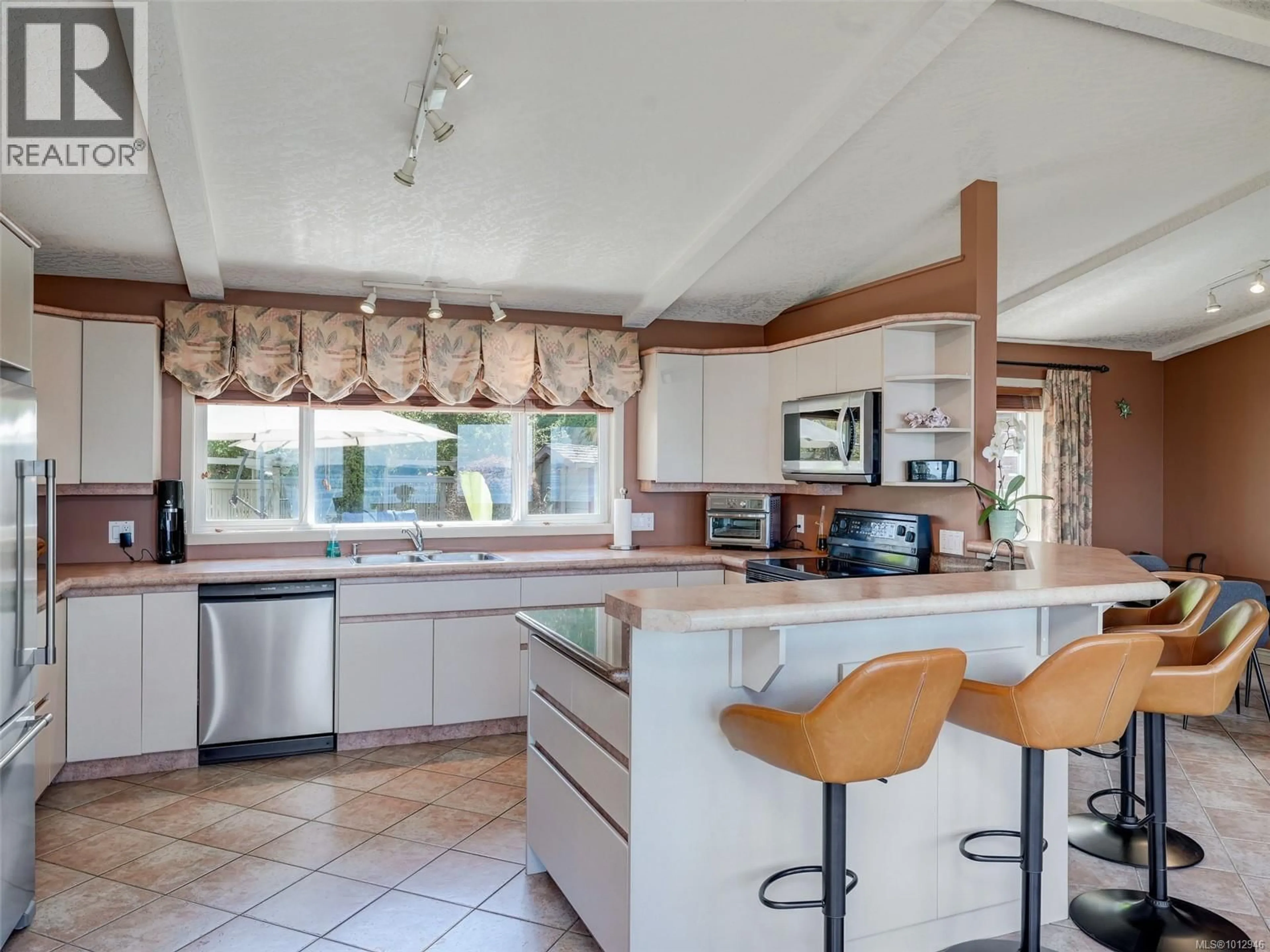 Open concept kitchen, ceramic/tile floor for 2606 JAMES ISLAND ROAD, Central Saanich British Columbia V8M1V4