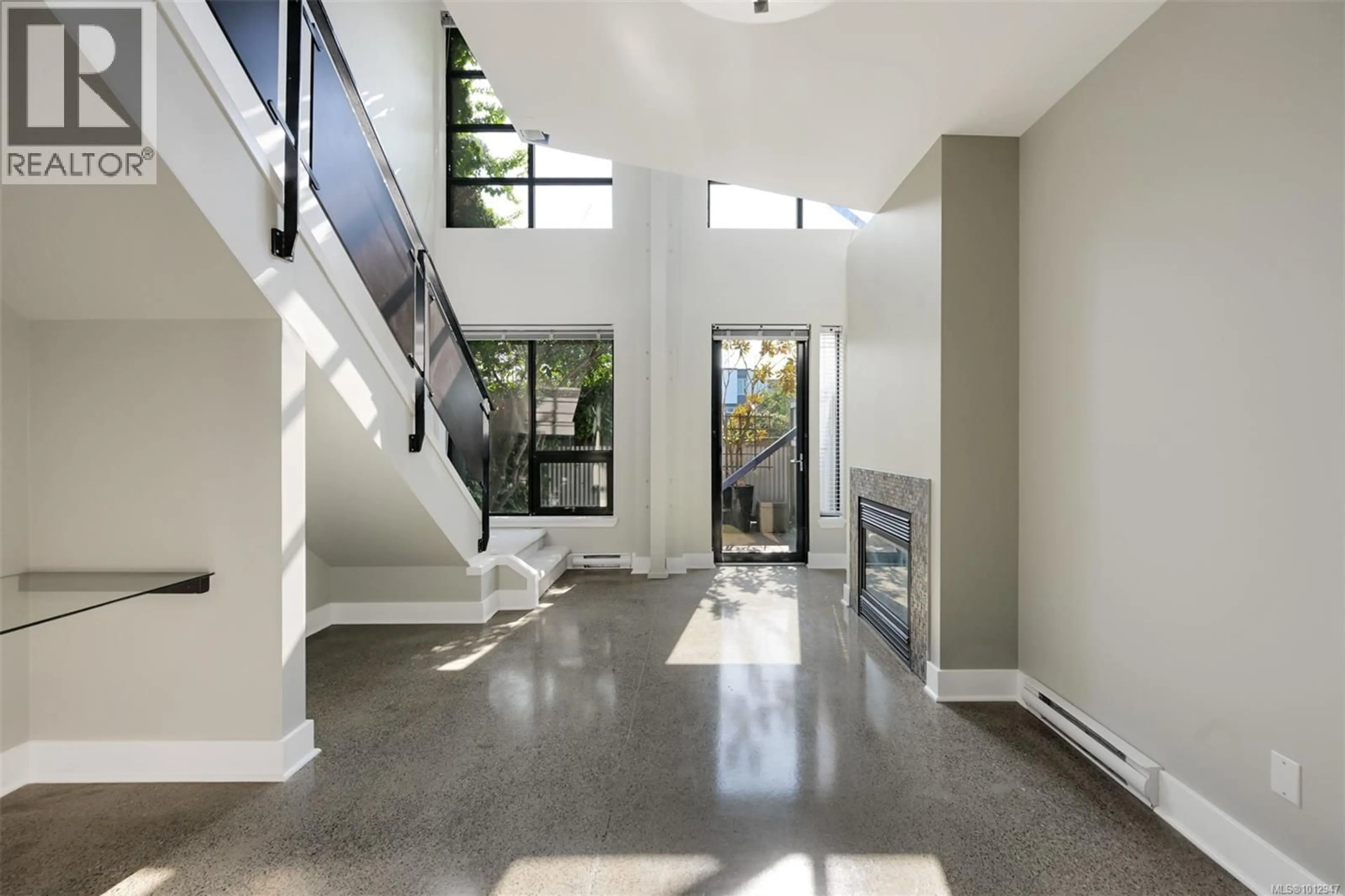 Indoor entryway for 219 - 400 SITKUM ROAD, Victoria British Columbia V9A3K9