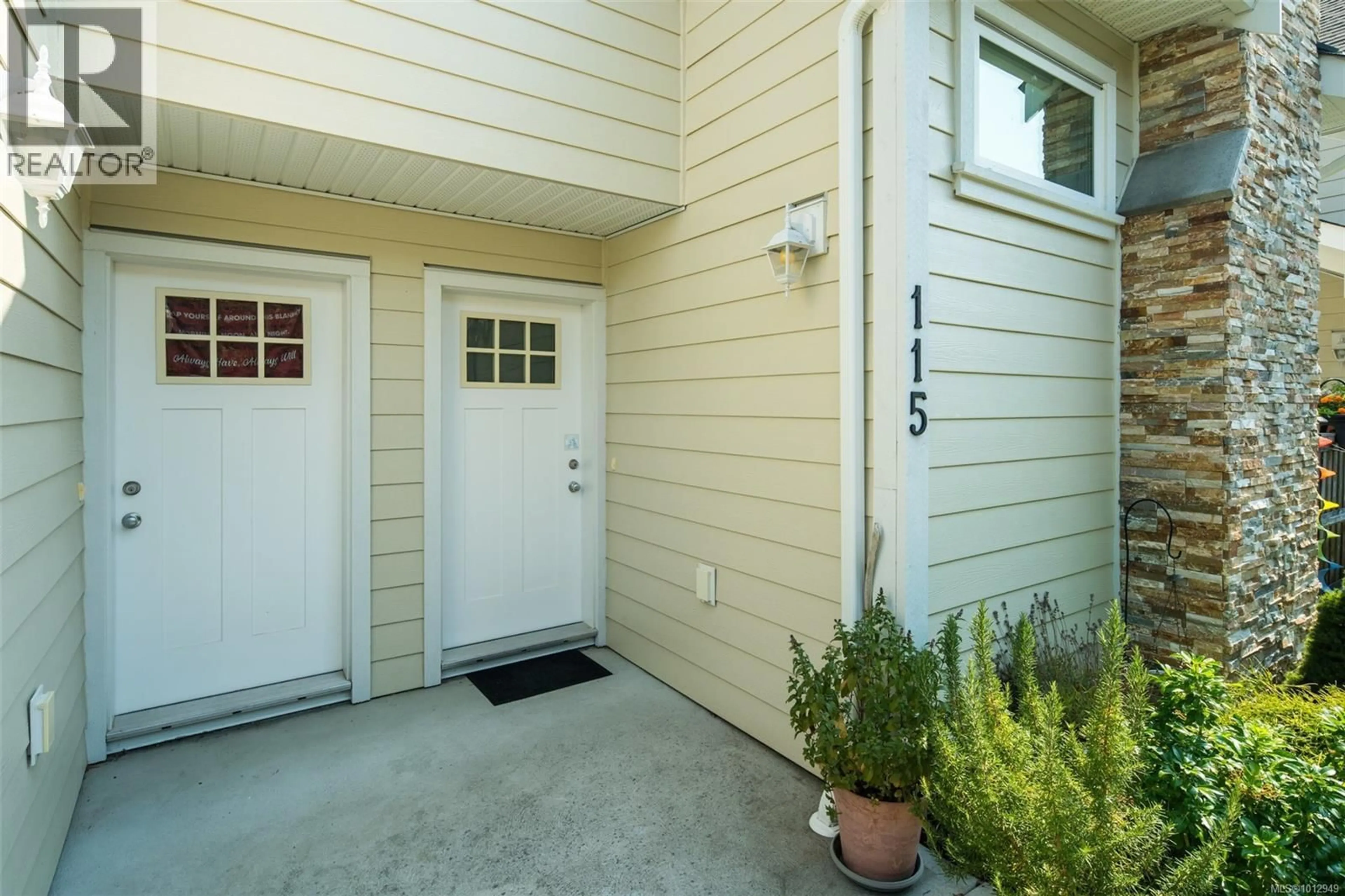 Indoor entryway for 115 - 2038 GATEWOOD ROAD, Sooke British Columbia V9Z1L8