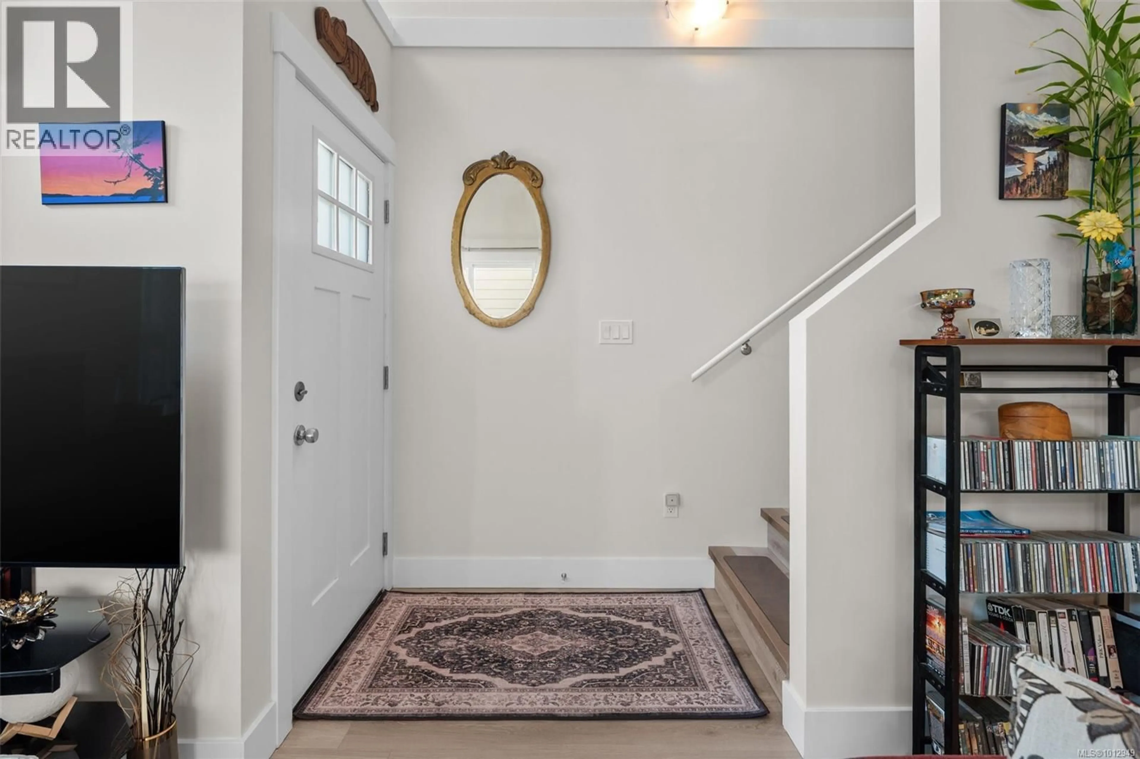 Indoor entryway for 115 - 2038 GATEWOOD ROAD, Sooke British Columbia V9Z1L8