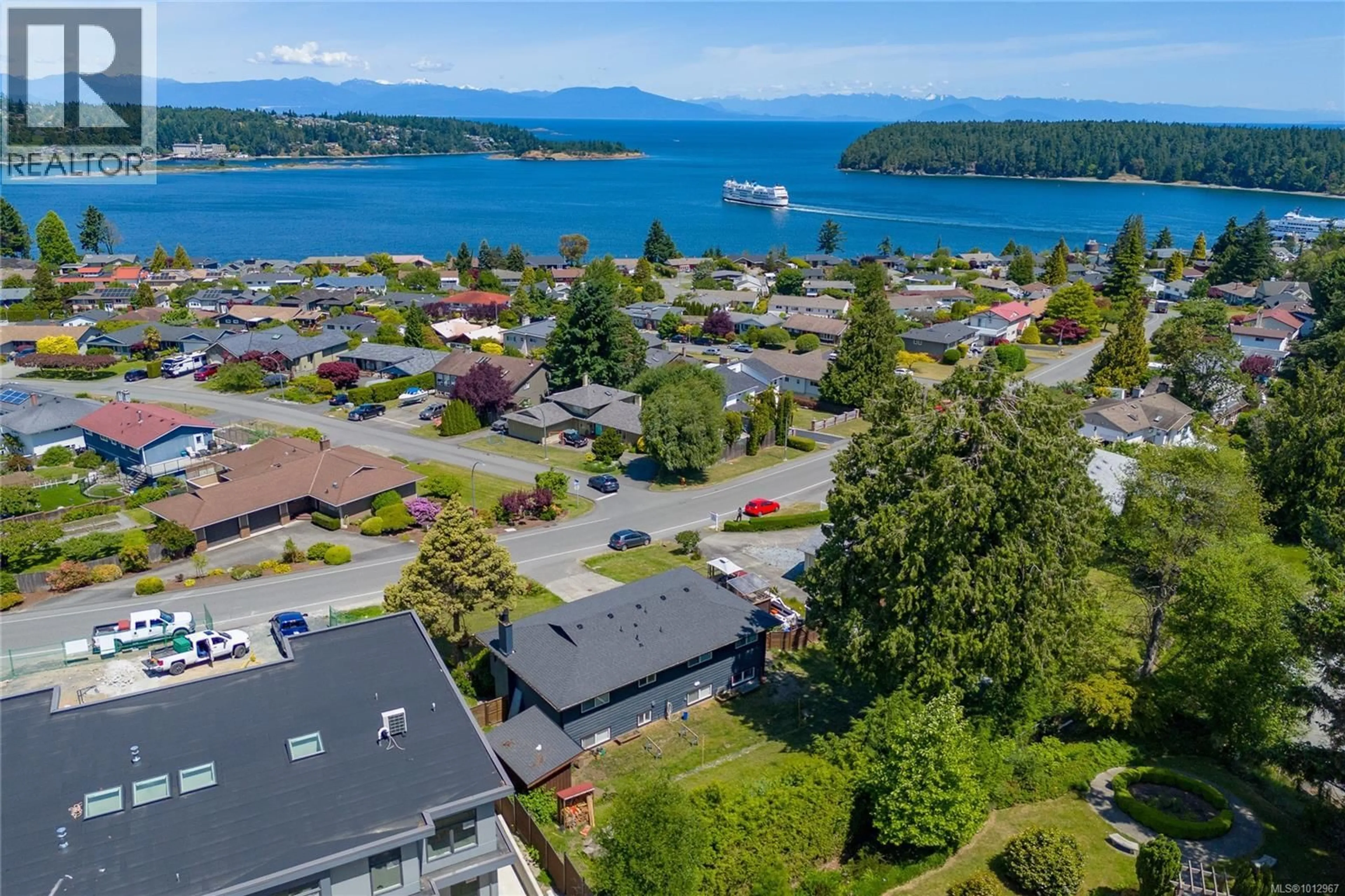A pic from outside/outdoor area/front of a property/back of a property/a pic from drone, water/lake/river/ocean view for 15 CILAIRE DRIVE, Nanaimo British Columbia V9S3C9