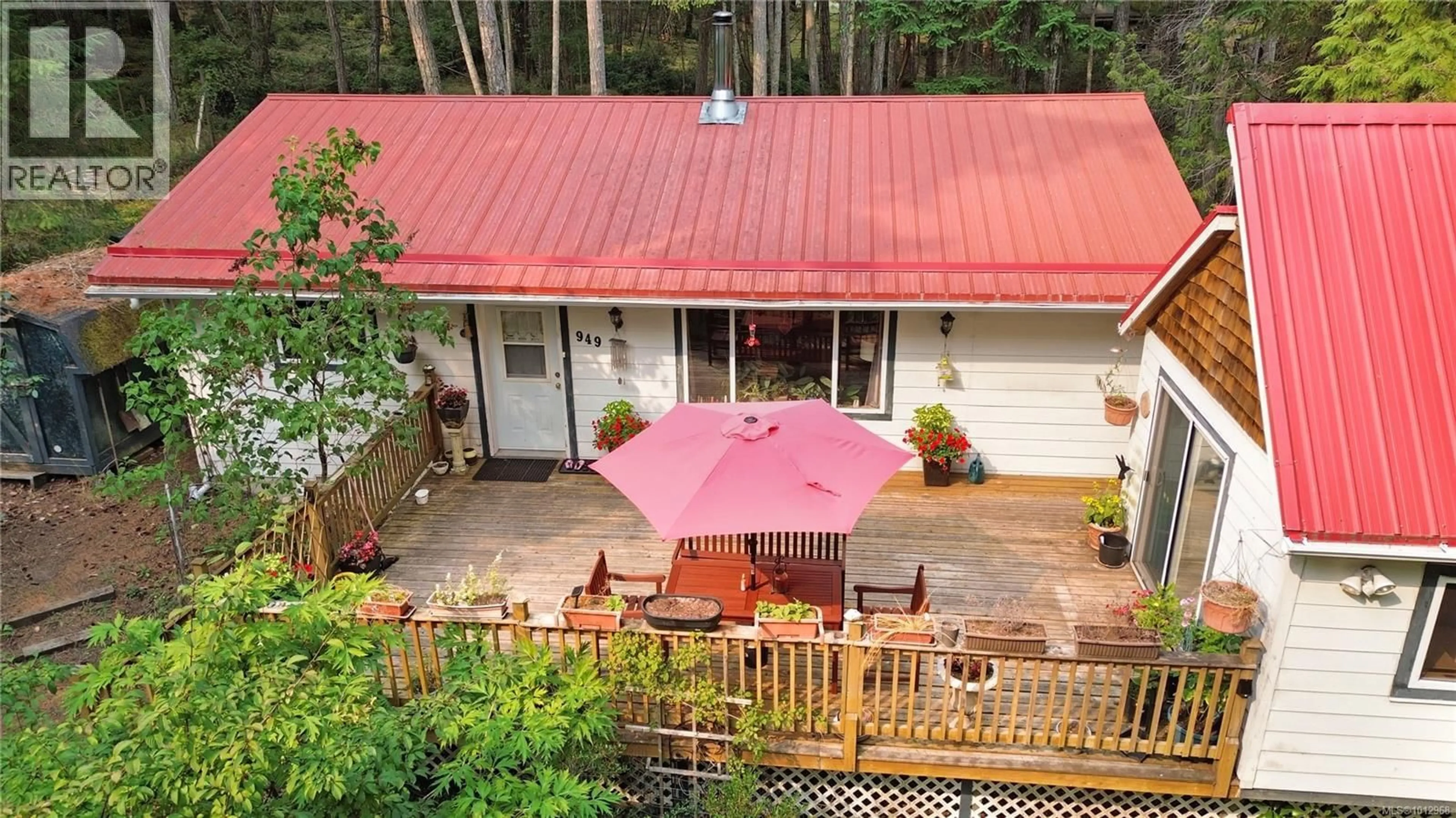 A pic from outside/outdoor area/front of a property/back of a property/a pic from drone, unknown for 949 CARMEN CRESCENT, Gabriola Island British Columbia V0R1X2