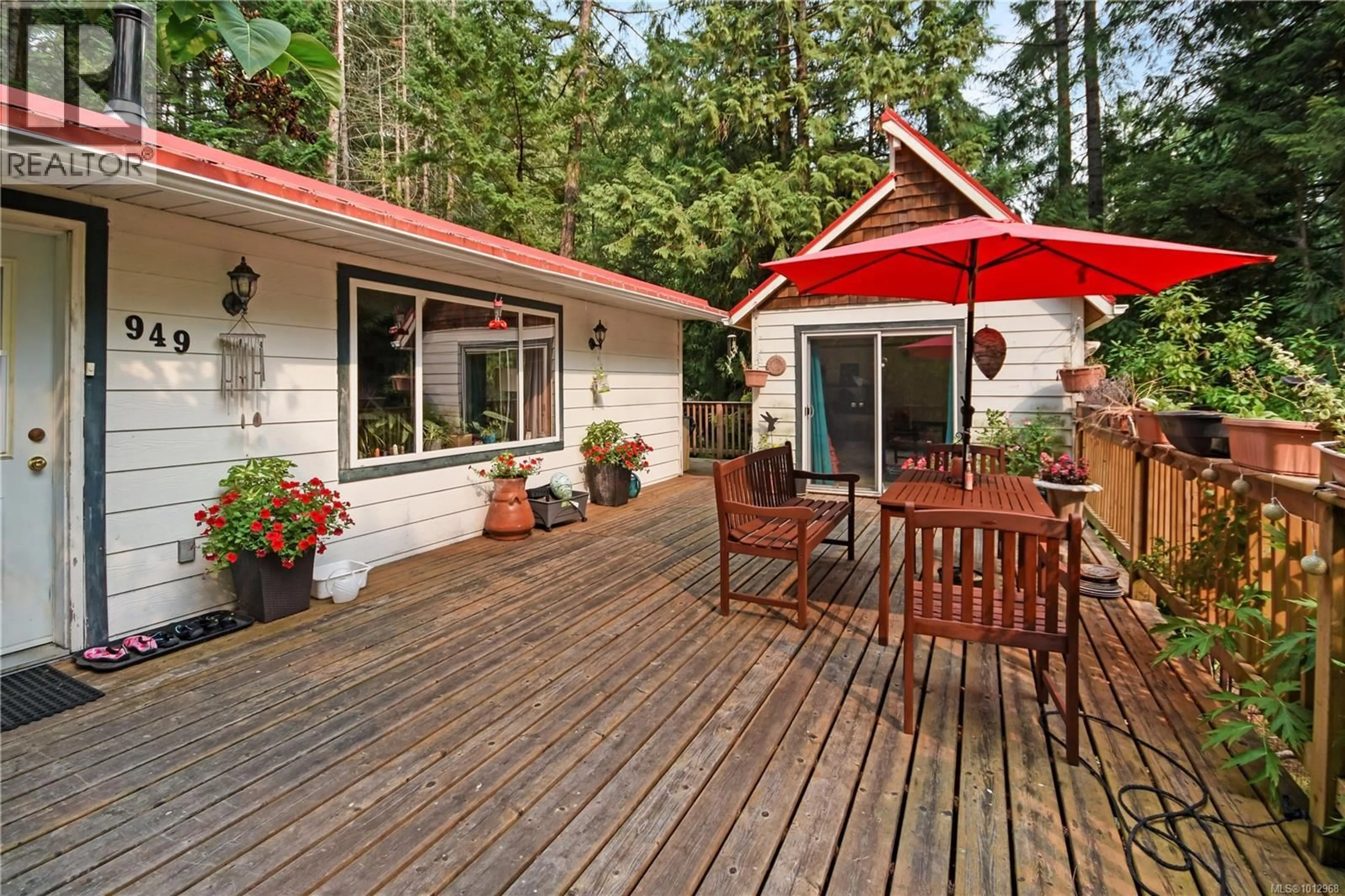 Patio, unknown for 949 CARMEN CRESCENT, Gabriola Island British Columbia V0R1X2