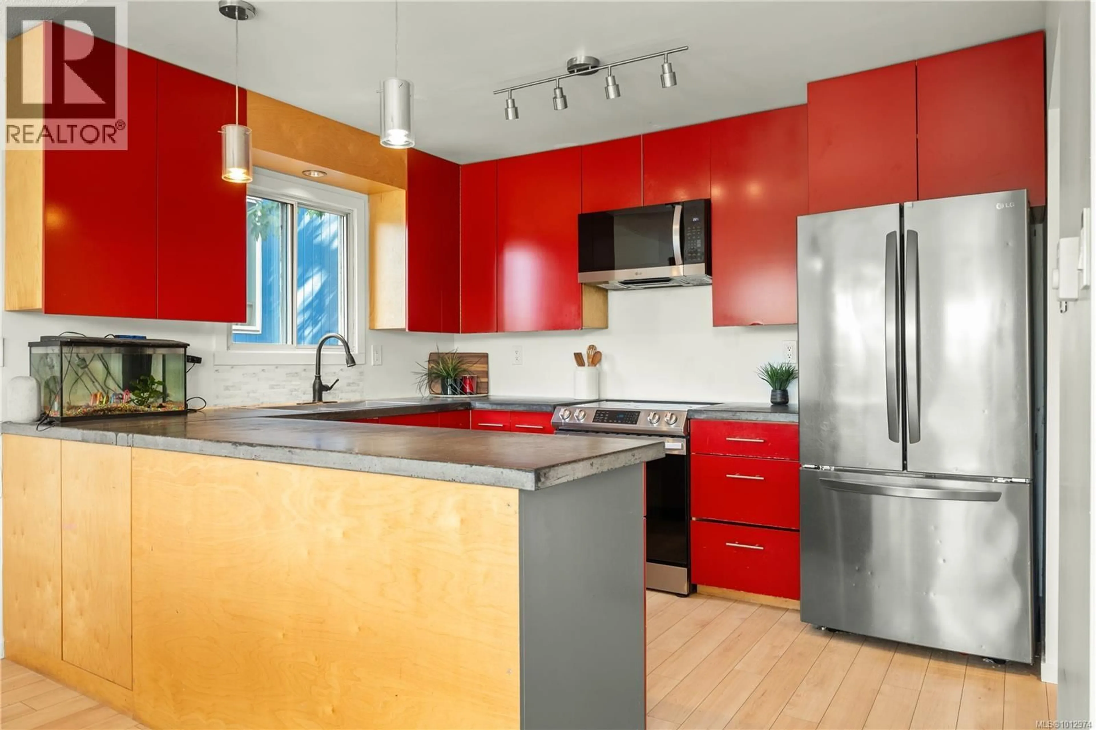 Contemporary kitchen, unknown for 9 MORGAN PLACE, Nanaimo British Columbia V9T5B8