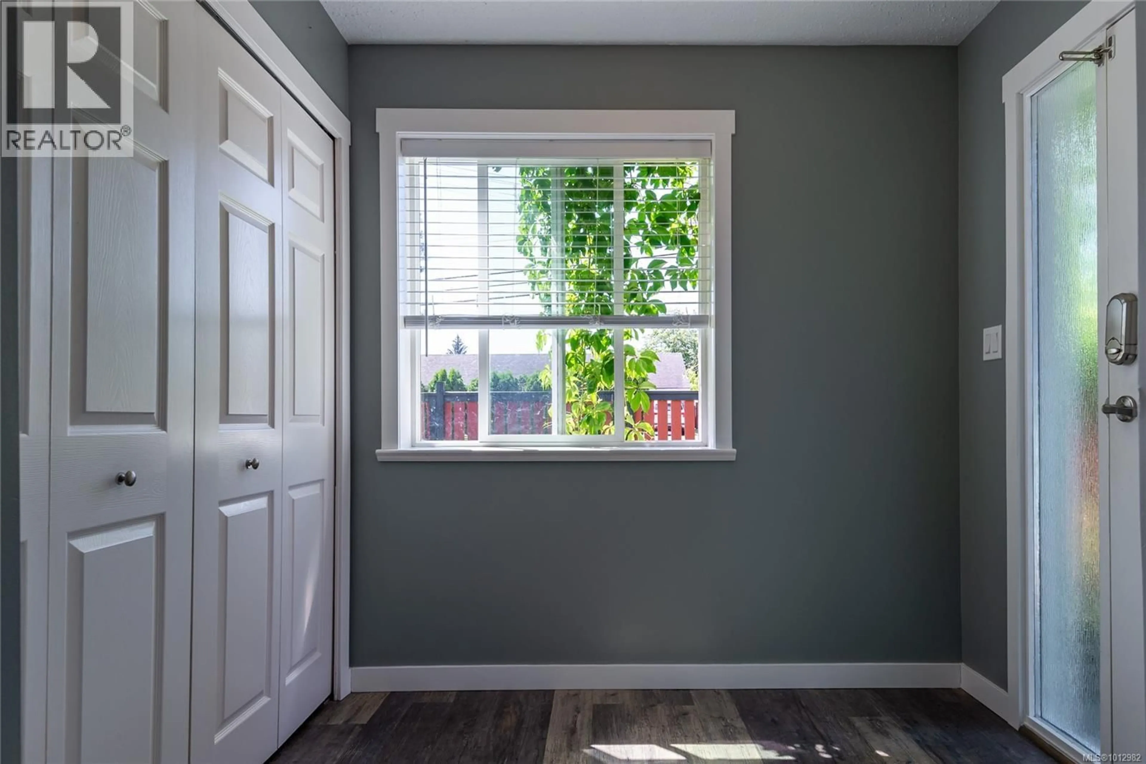 Indoor entryway for 564 HOLM ROAD, Campbell River British Columbia V9W1W4