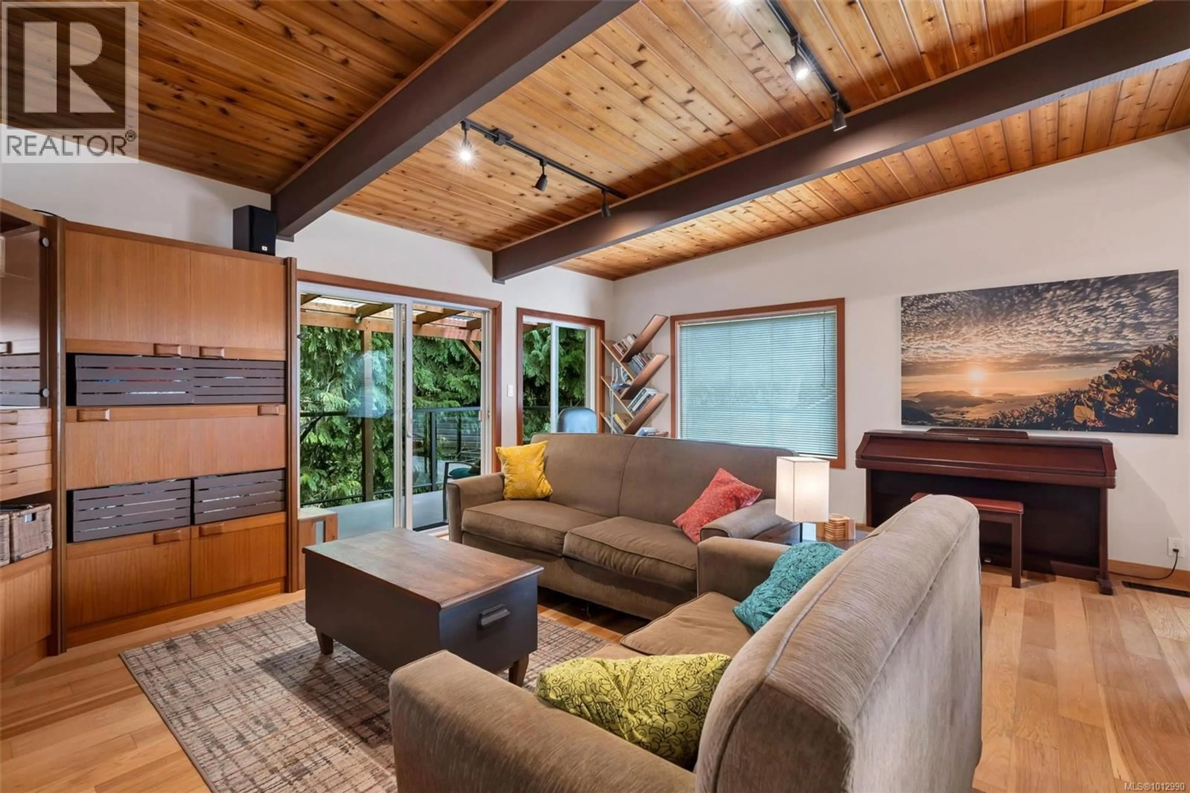 Living room with furniture, unknown for 2920 HALIDAY CRESCENT, Nanaimo British Columbia V9T1B1