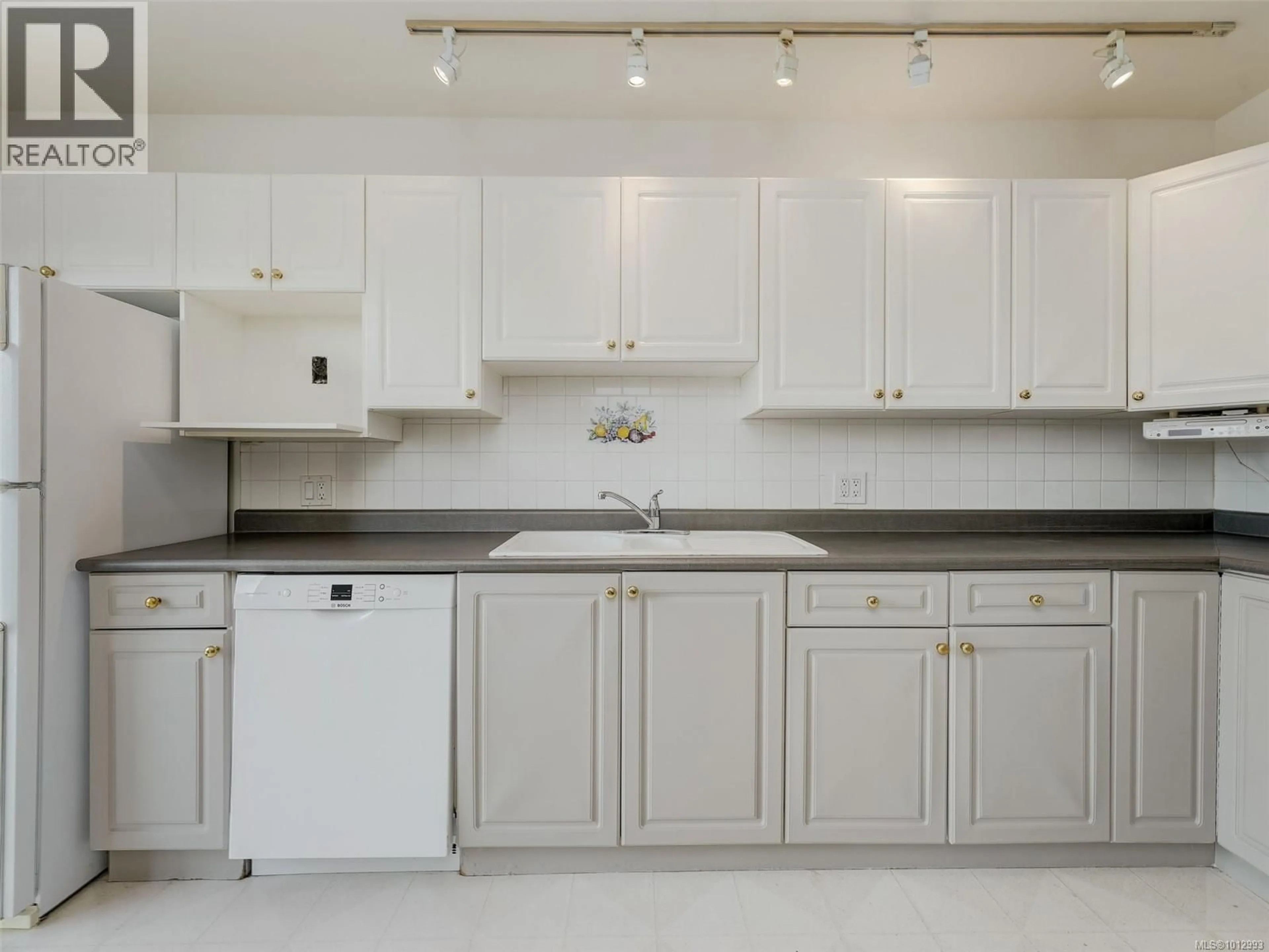 Standard kitchen, unknown for 335 WILSON STREET, Victoria British Columbia V9A3G4