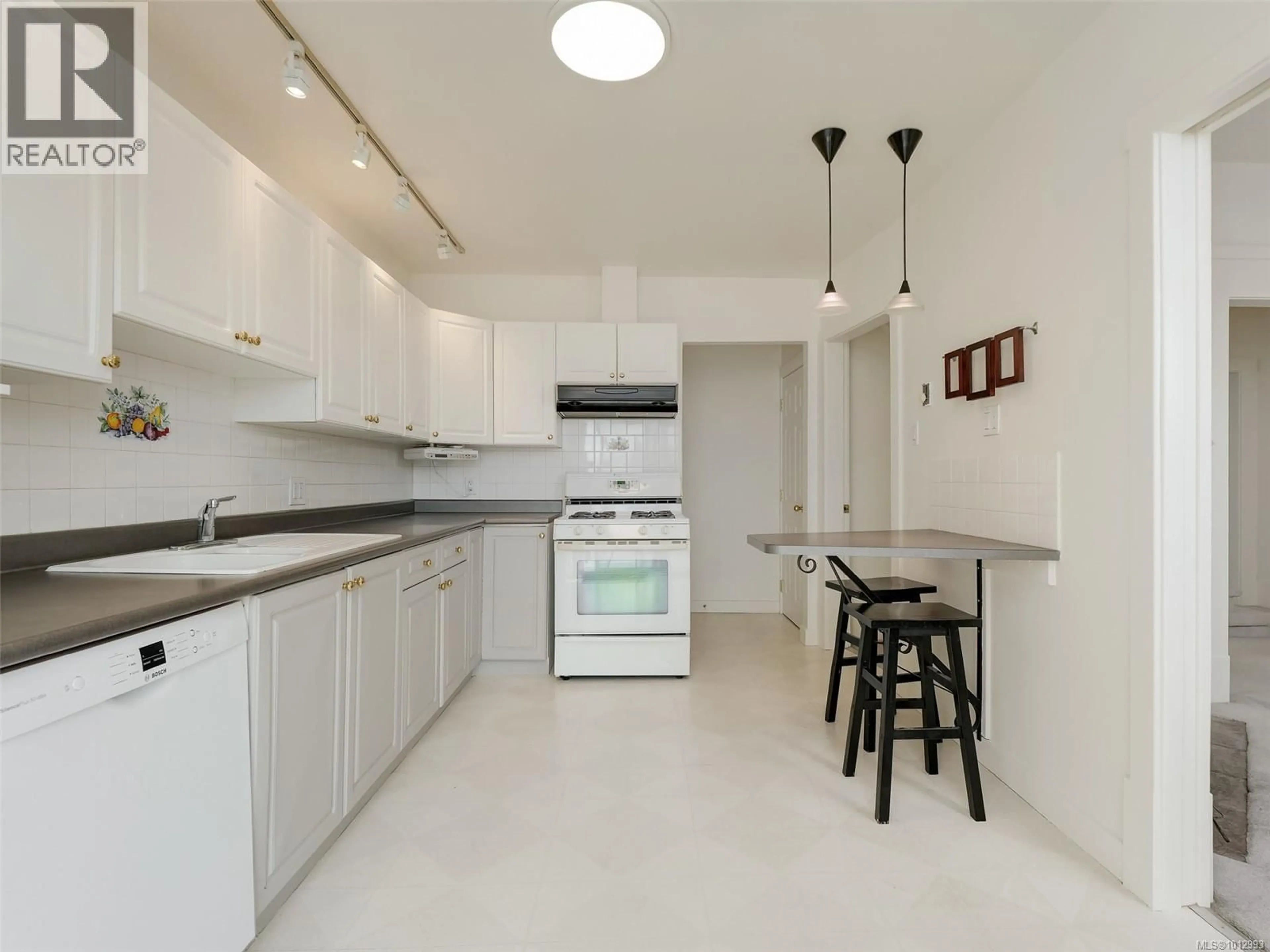 Standard kitchen, unknown for 335 WILSON STREET, Victoria British Columbia V9A3G4